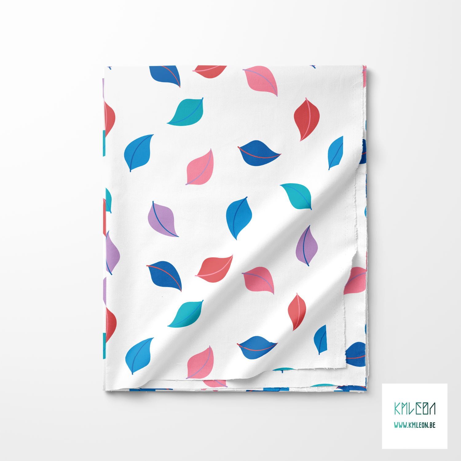 Paarse, roze, rode en blauwe blaadjes stof