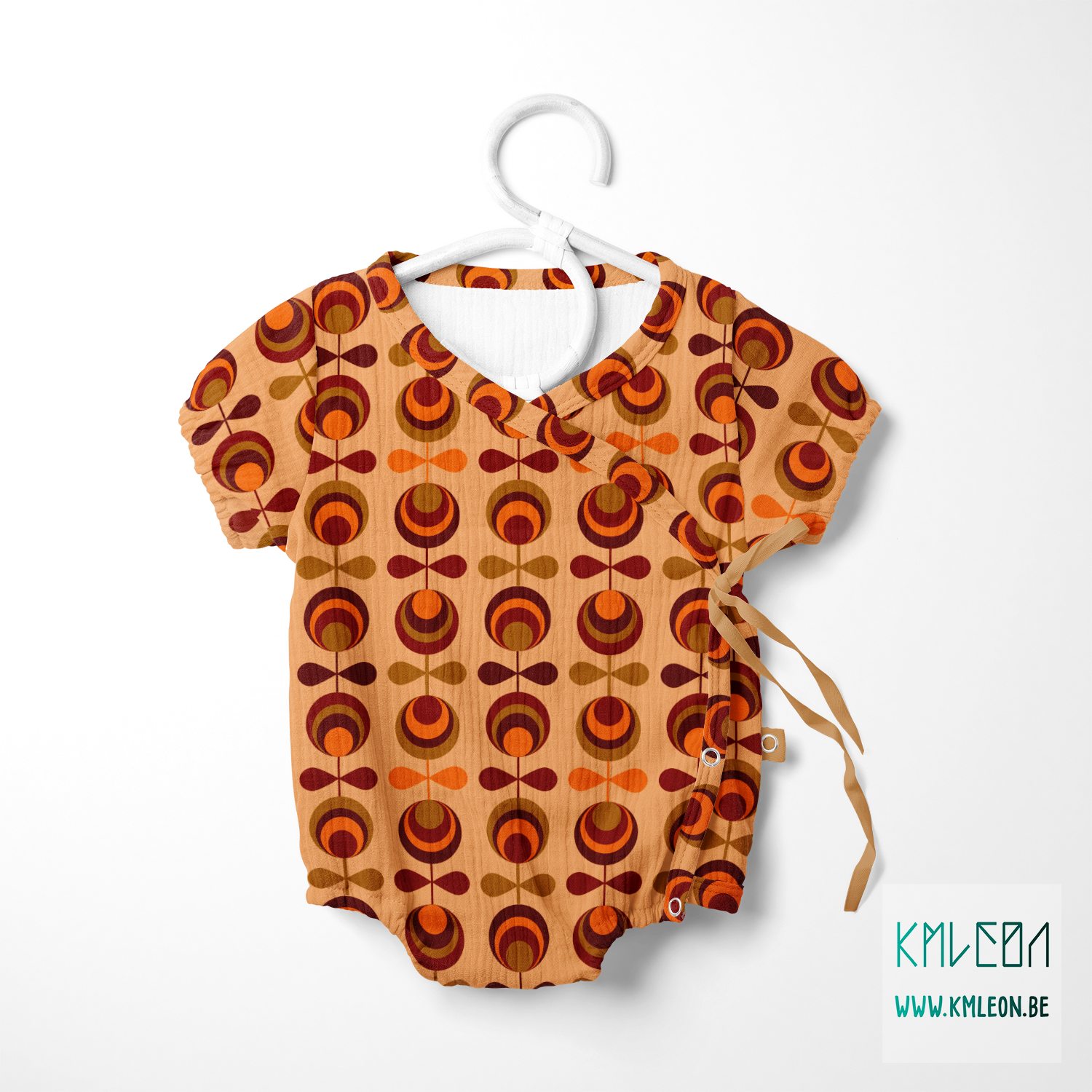 Bruine en oranje bloemen stof