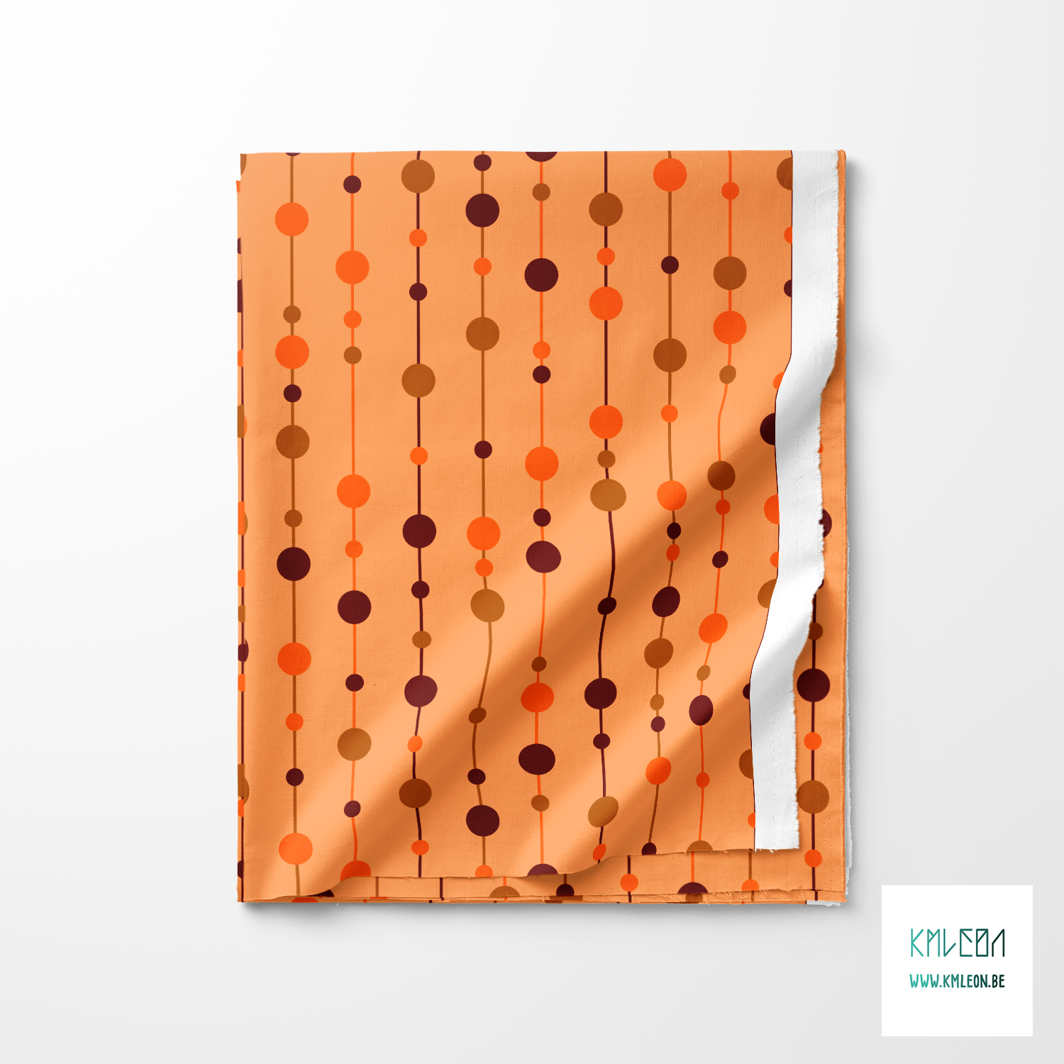 Bruine en oranje parels op draadjes stof