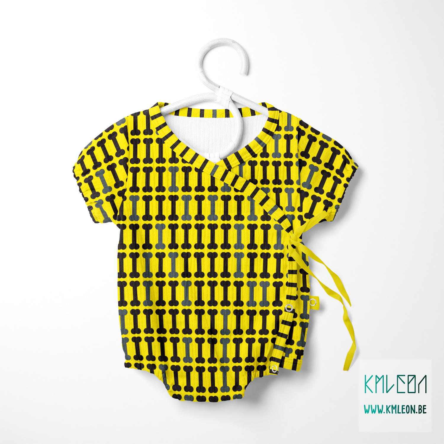 Zwarte en grijze botten stof