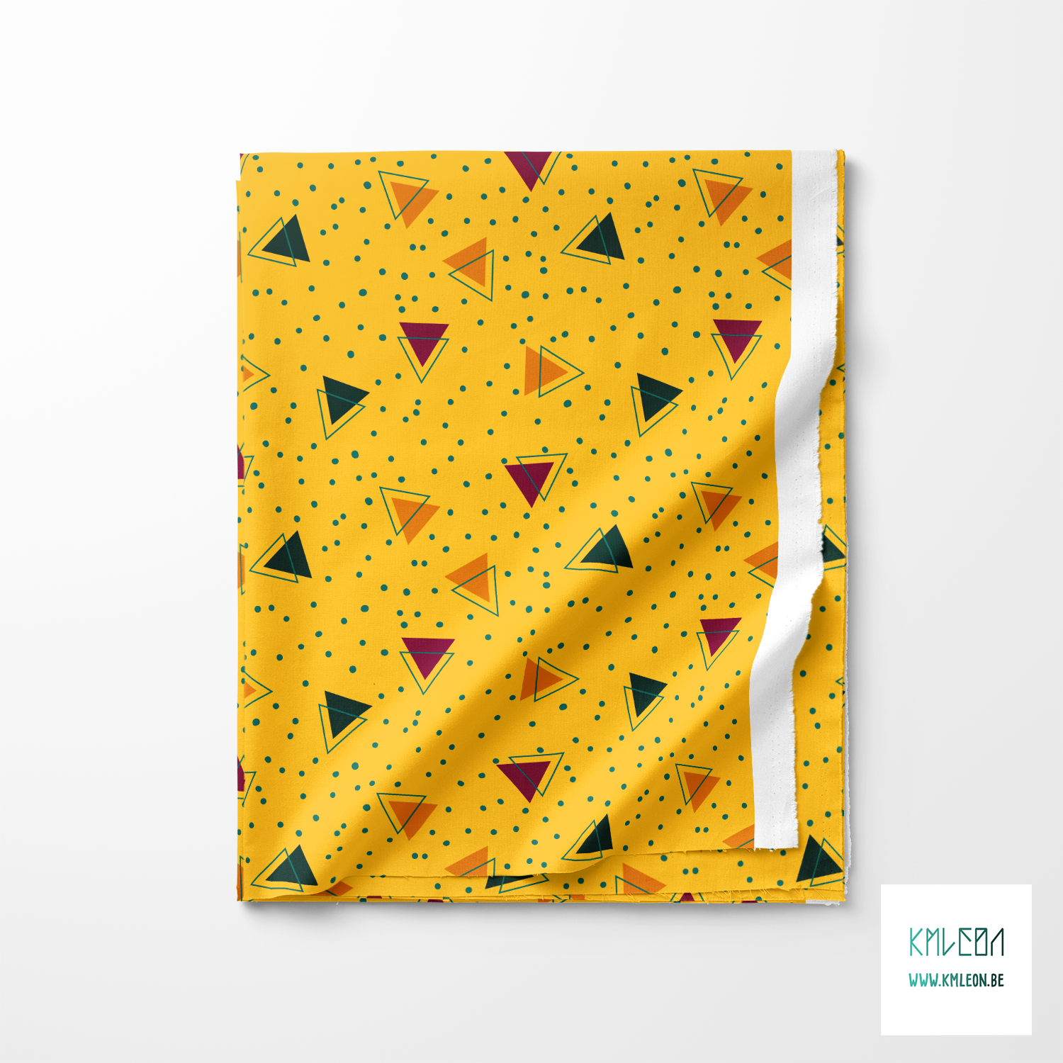 Groene, oranje en paarse driehoeken en groene stippen stof