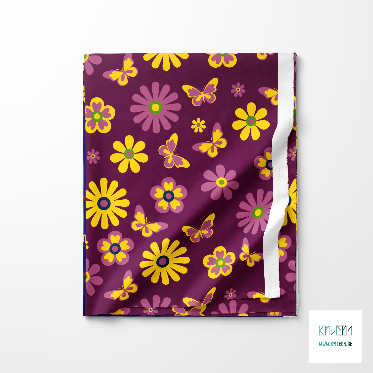 Gele en roze bloemen en vlinders stof