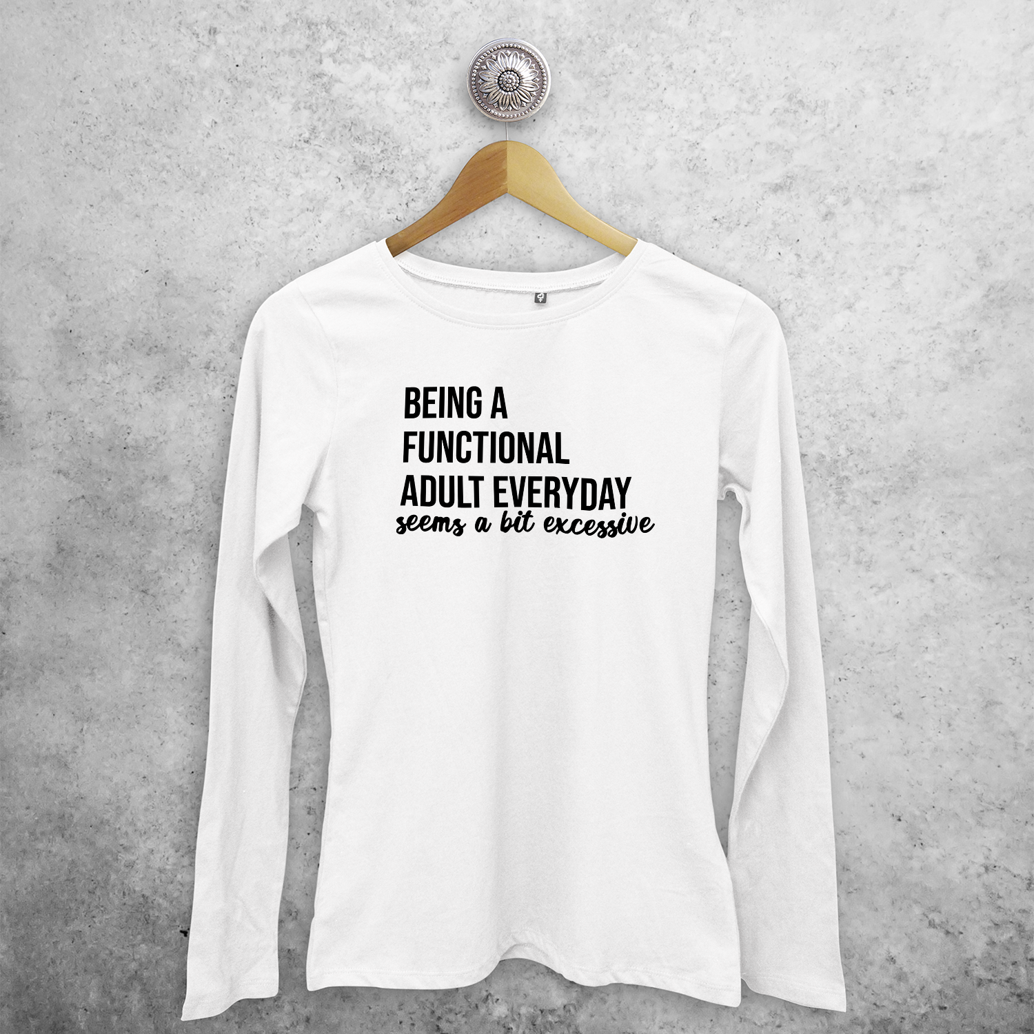 'Being a functional adult everyday seems a bit excessive' volwassene shirt met lange mouwen