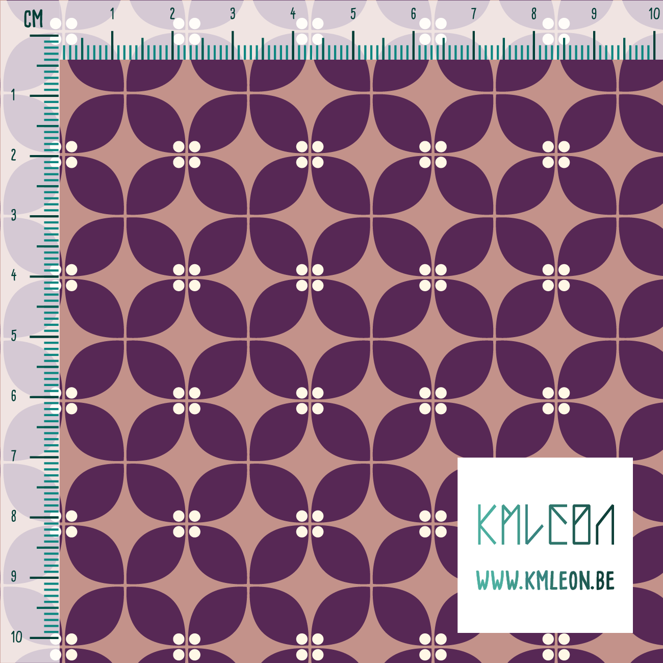 Paarse en crèmekleurige bloemen stof