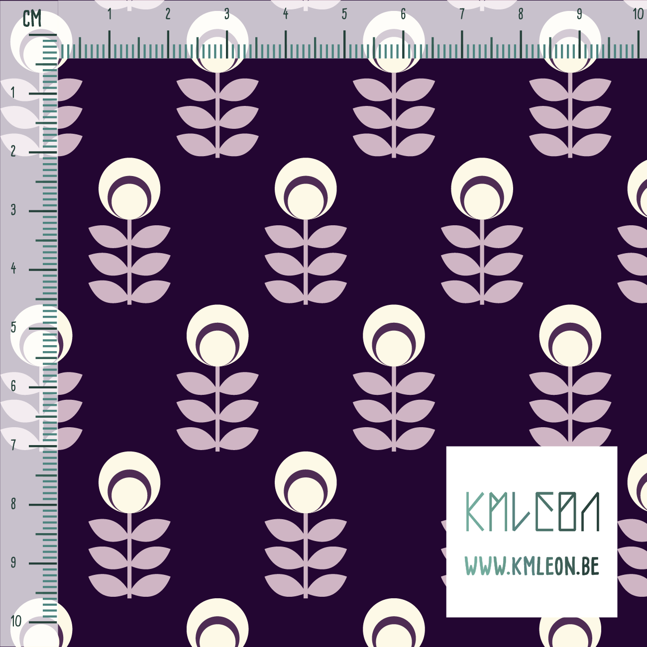 Crèmekleurige en roze scandinavische bloemen stof