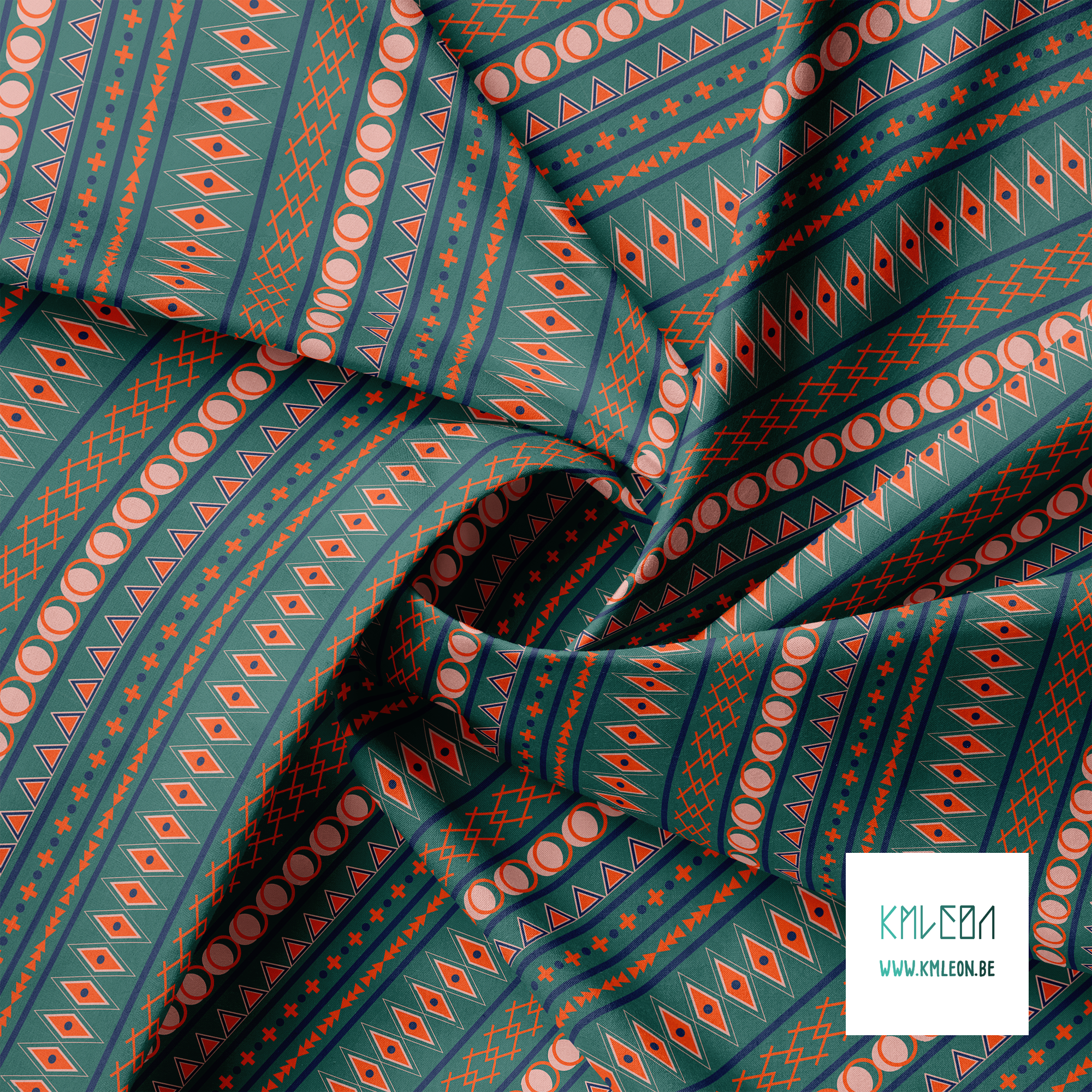 Geometrische vormen in oranje, donkerblauw en roze stof