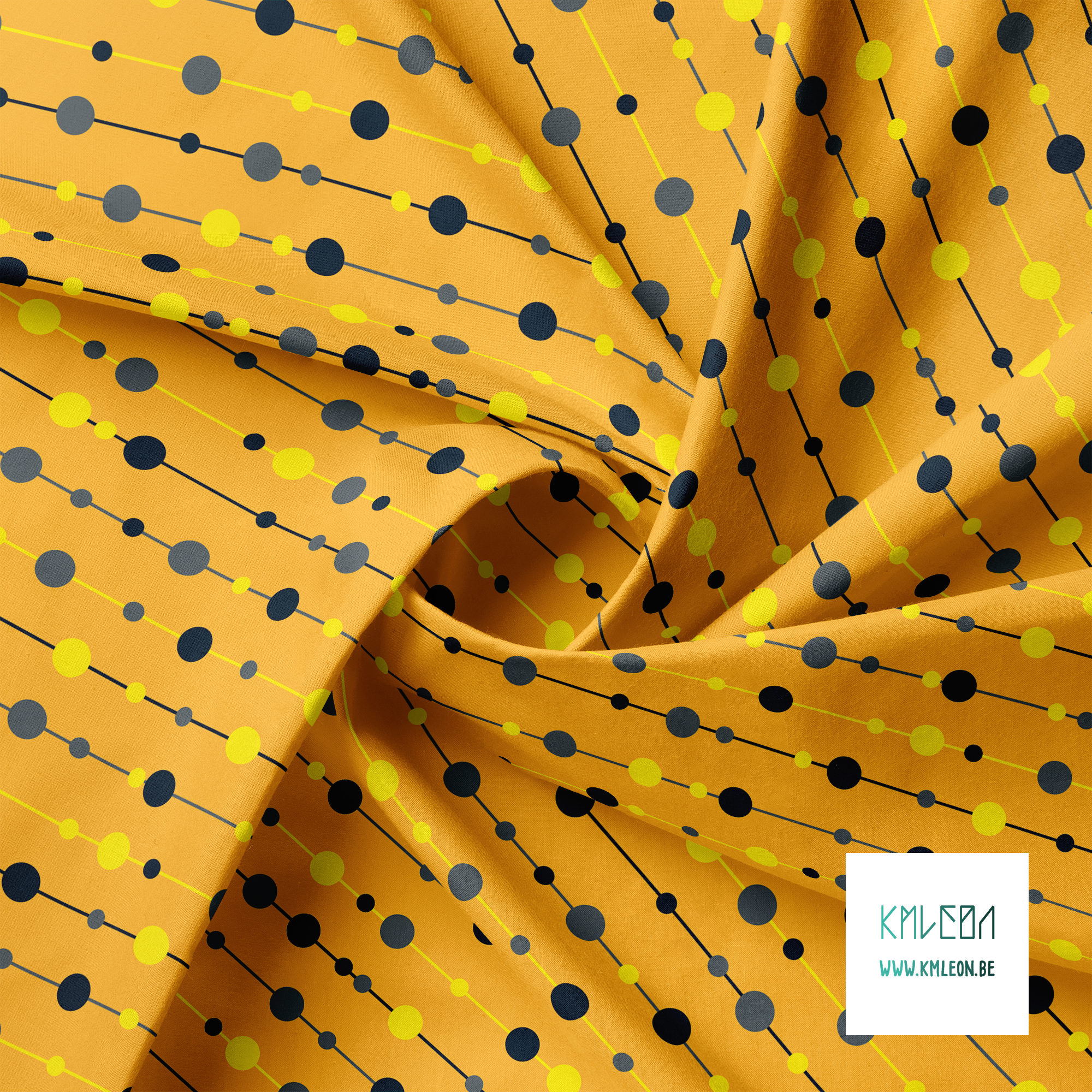 Grijze, gele en donker blauwgroene parels op draadjes stof