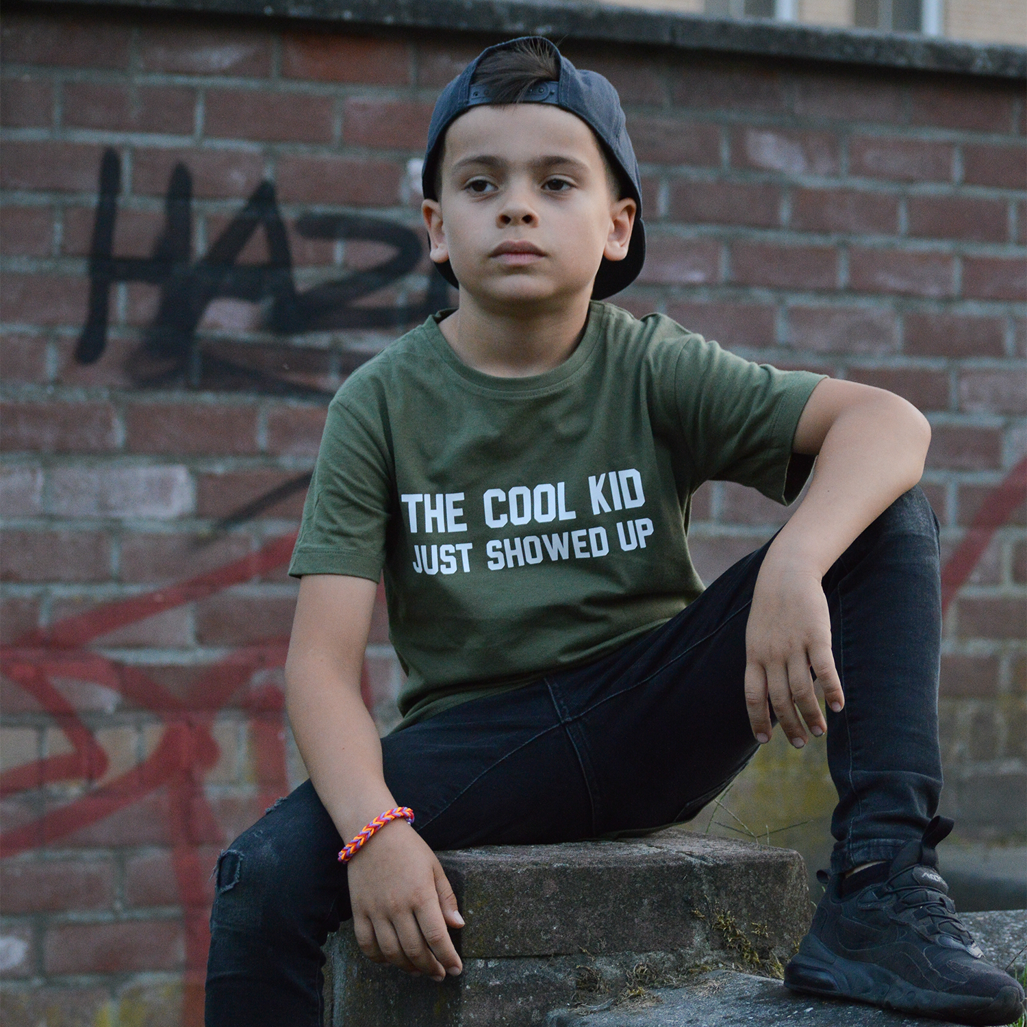 'The cool kid just showed up' kind shirt met korte mouwen