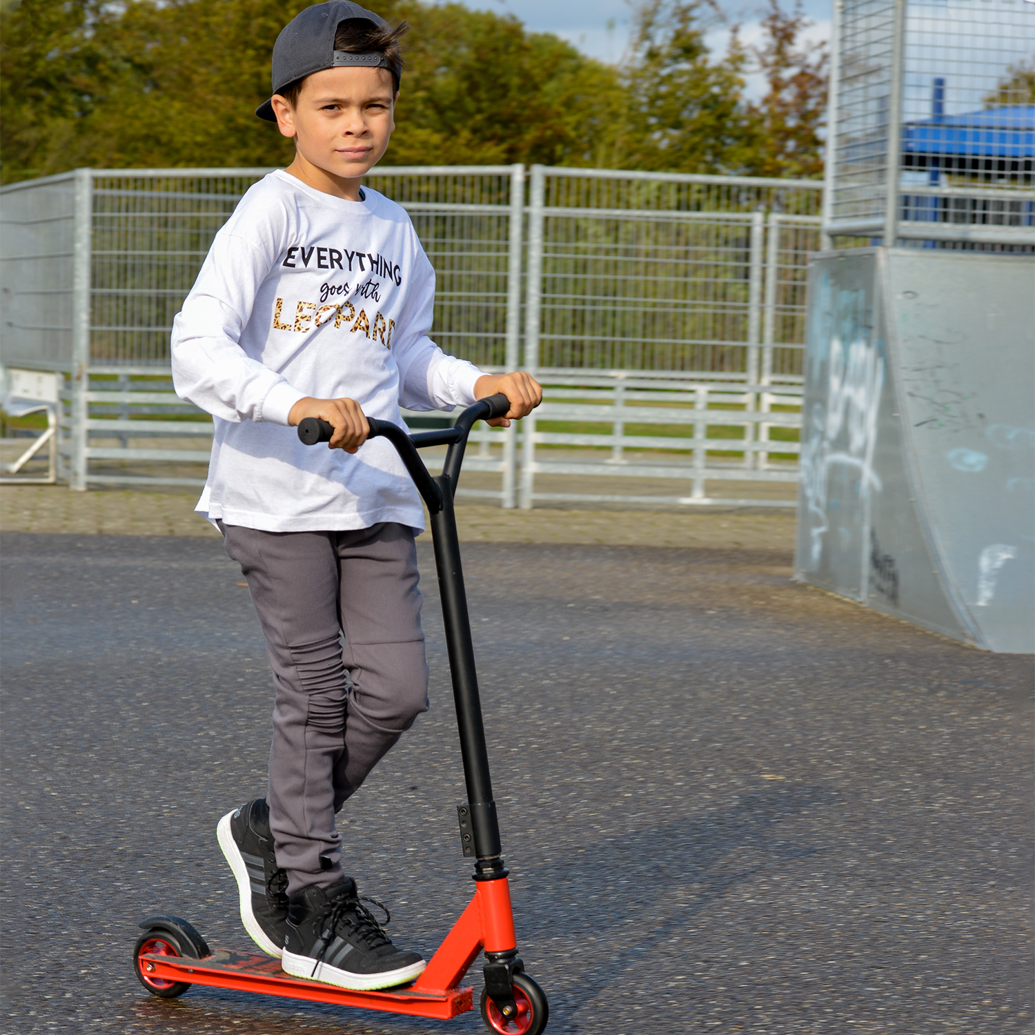 'Everything goes with leopard' kind shirt met lange mouwen