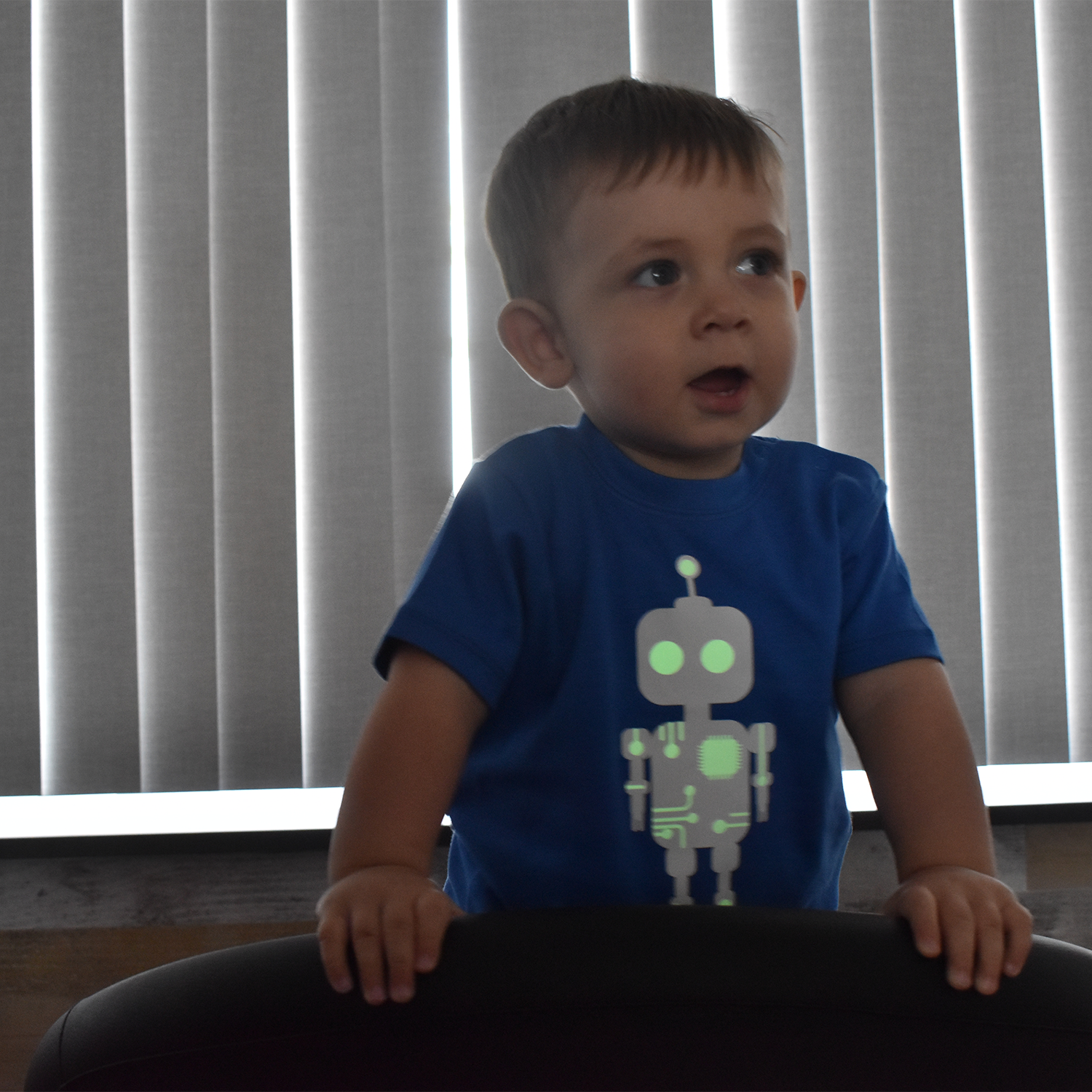 Robot glow in the dark baby shirt met korte mouwen
