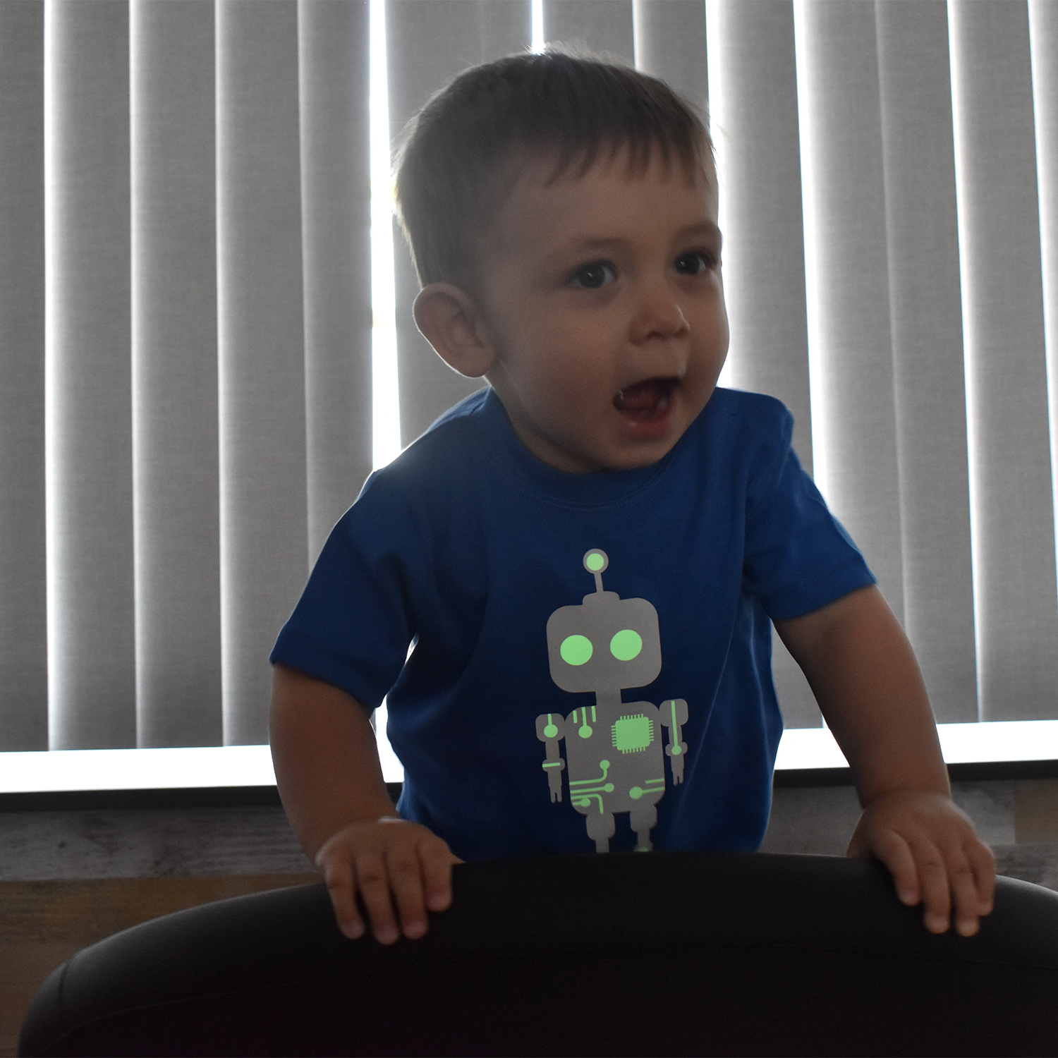 Robot glow in the dark baby shirt met korte mouwen