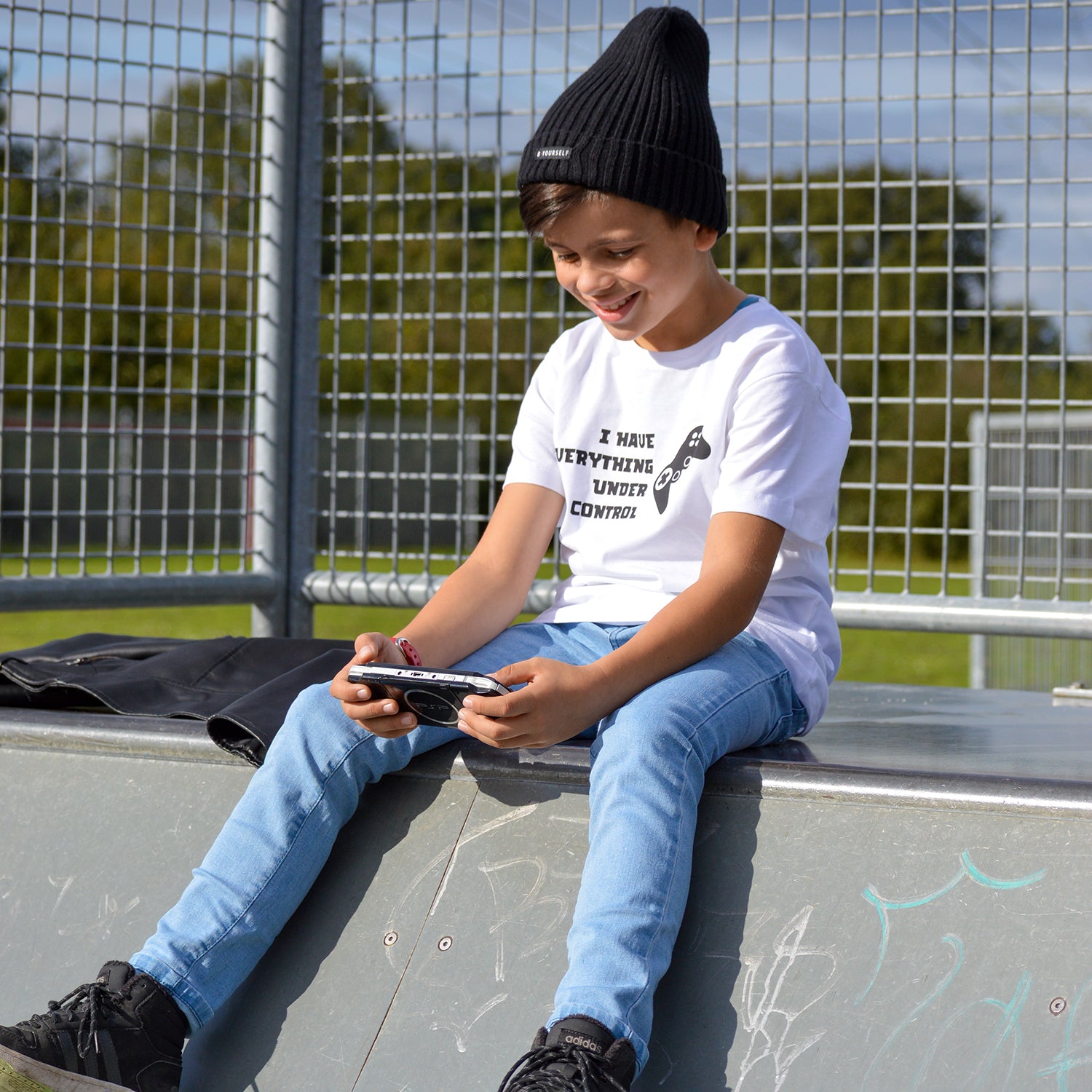 ‘I have everything under control’ kind shirt met korte mouwen