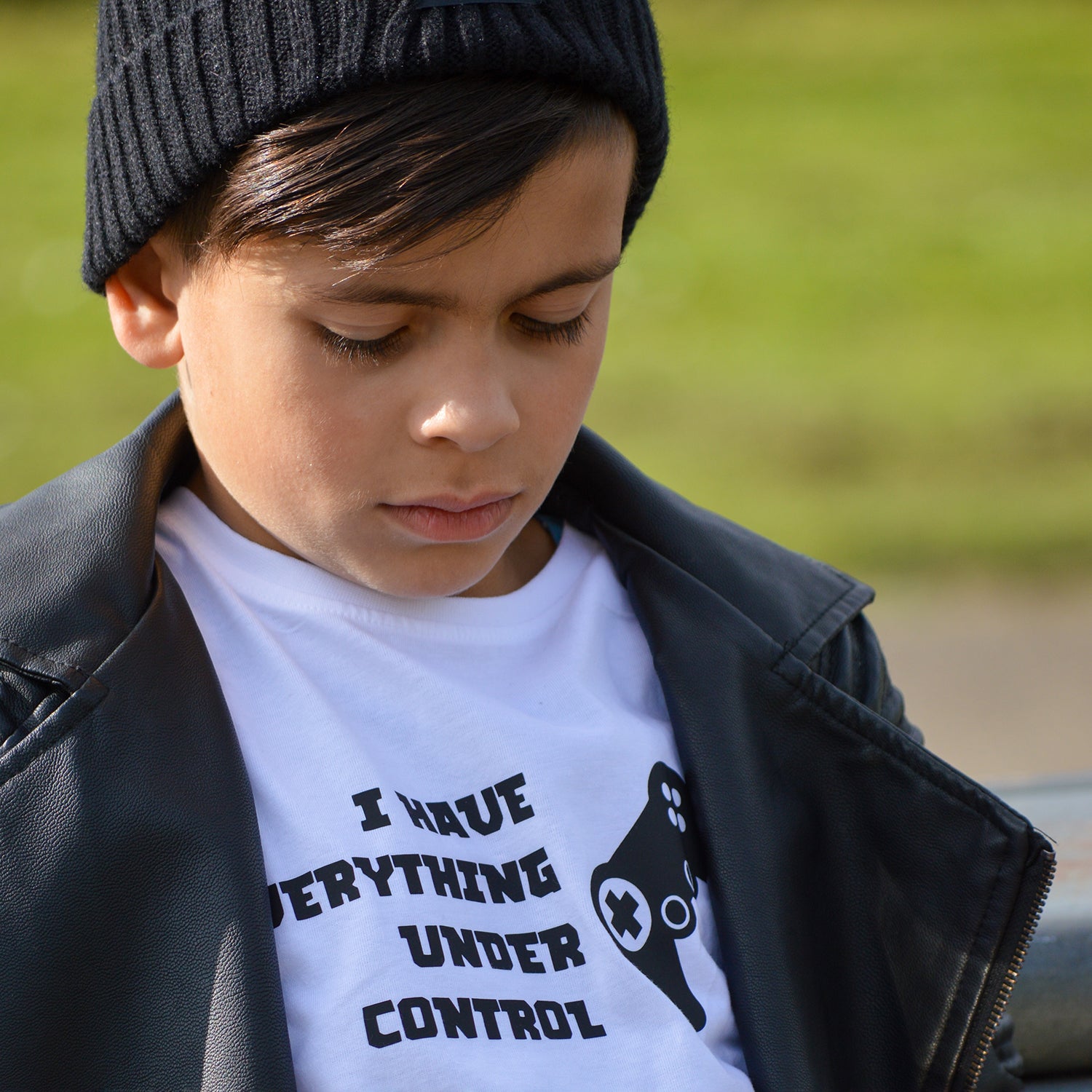 ‘I have everything under control’ kind shirt met korte mouwen