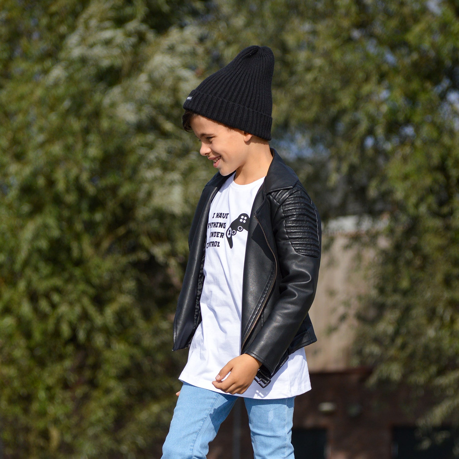 ‘I have everything under control’ kind shirt met korte mouwen