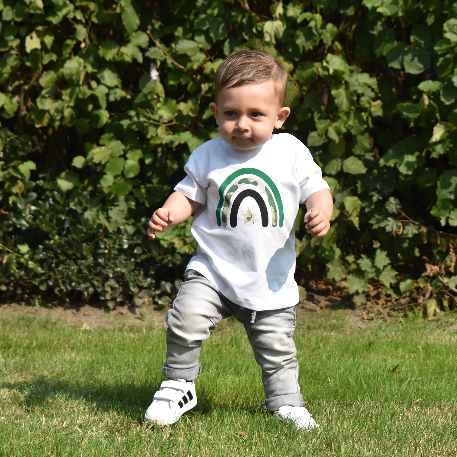 Camouflage regenboog baby shirt met korte mouwen