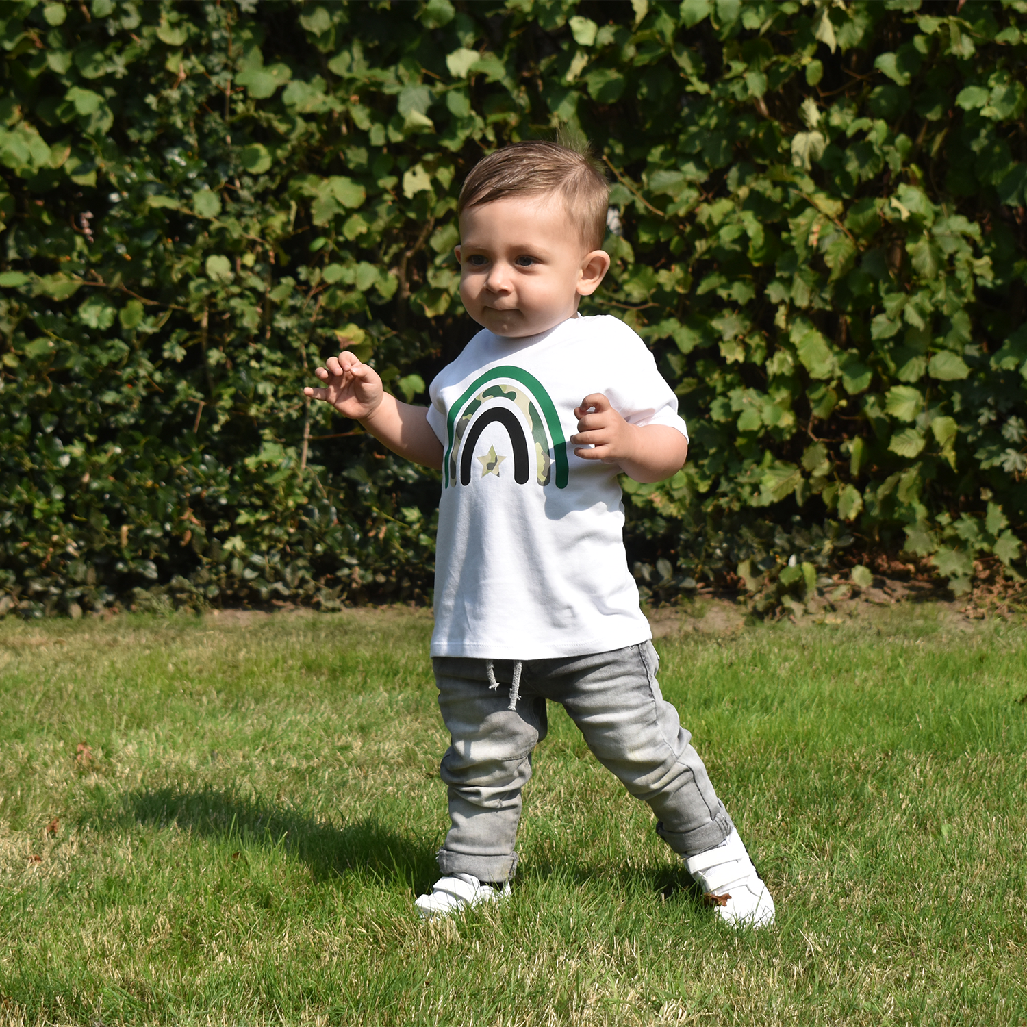Camouflage regenboog baby shirt met korte mouwen