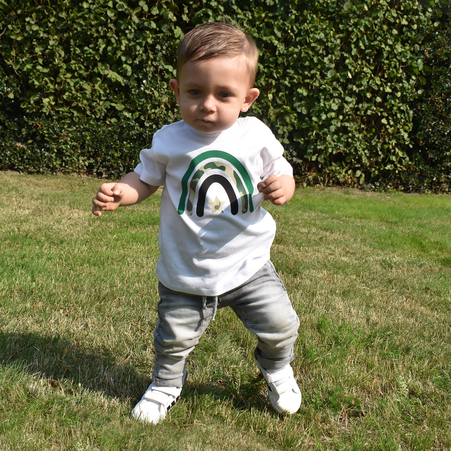 Camouflage regenboog baby shirt met korte mouwen