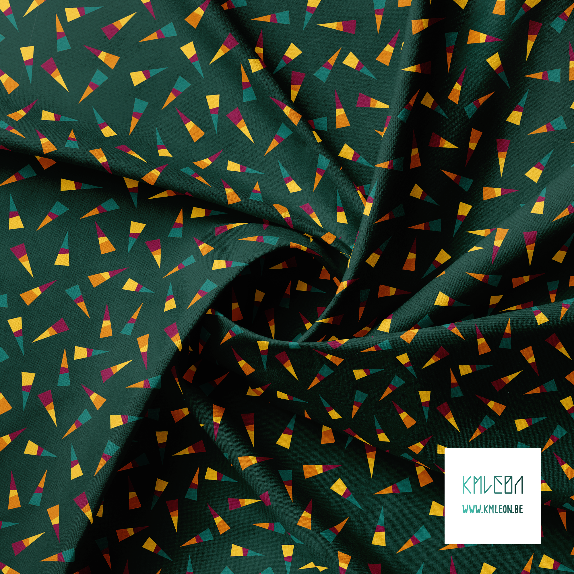 Gele, oranje, groene en paarse driehoeken stof