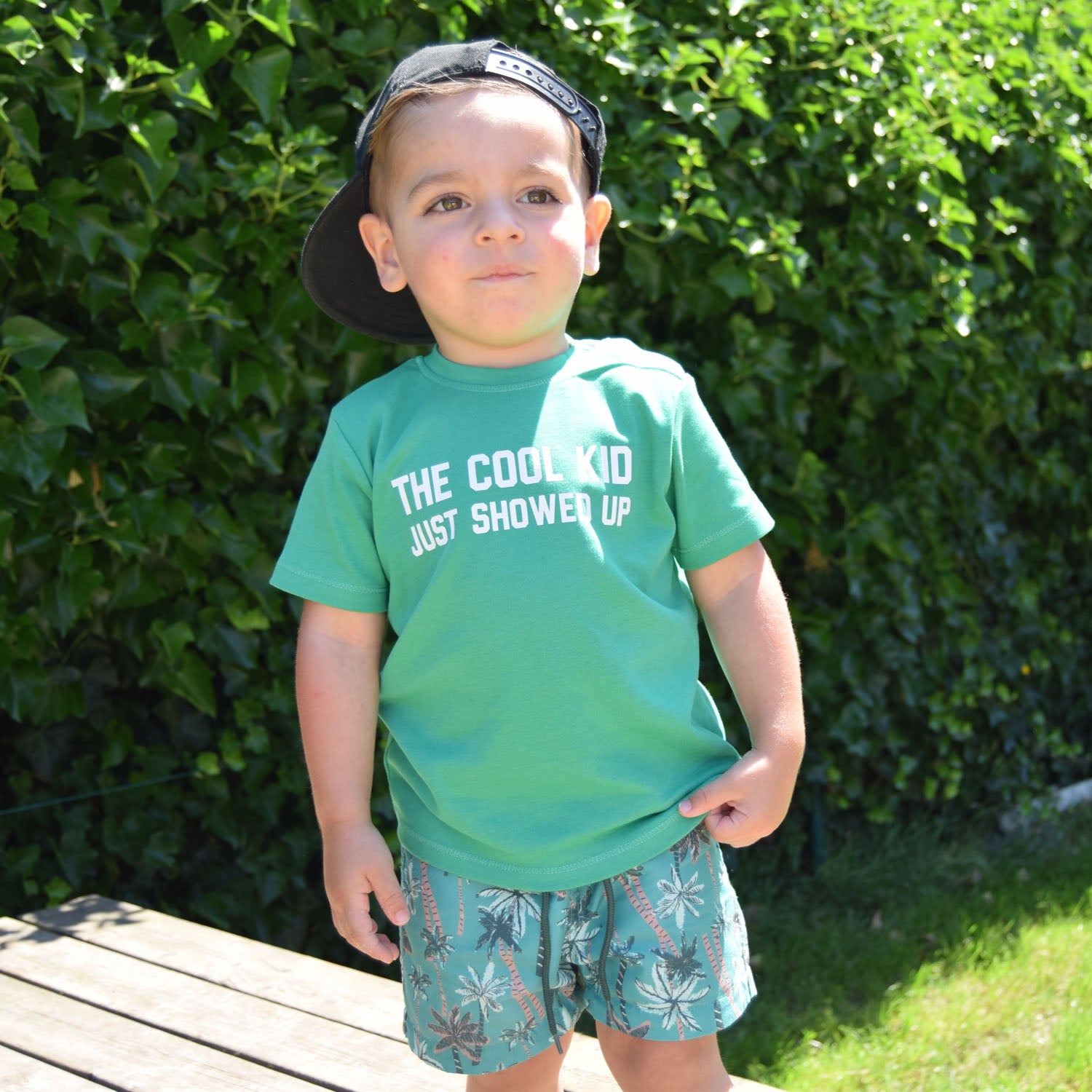 'The cool kid just showed up' baby shirt met korte mouwen
