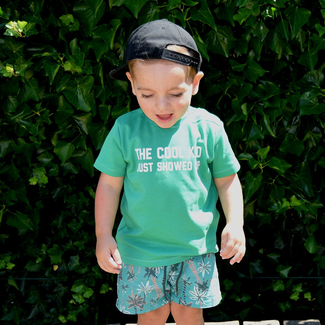 'The cool kid just showed up' baby shirt met korte mouwen