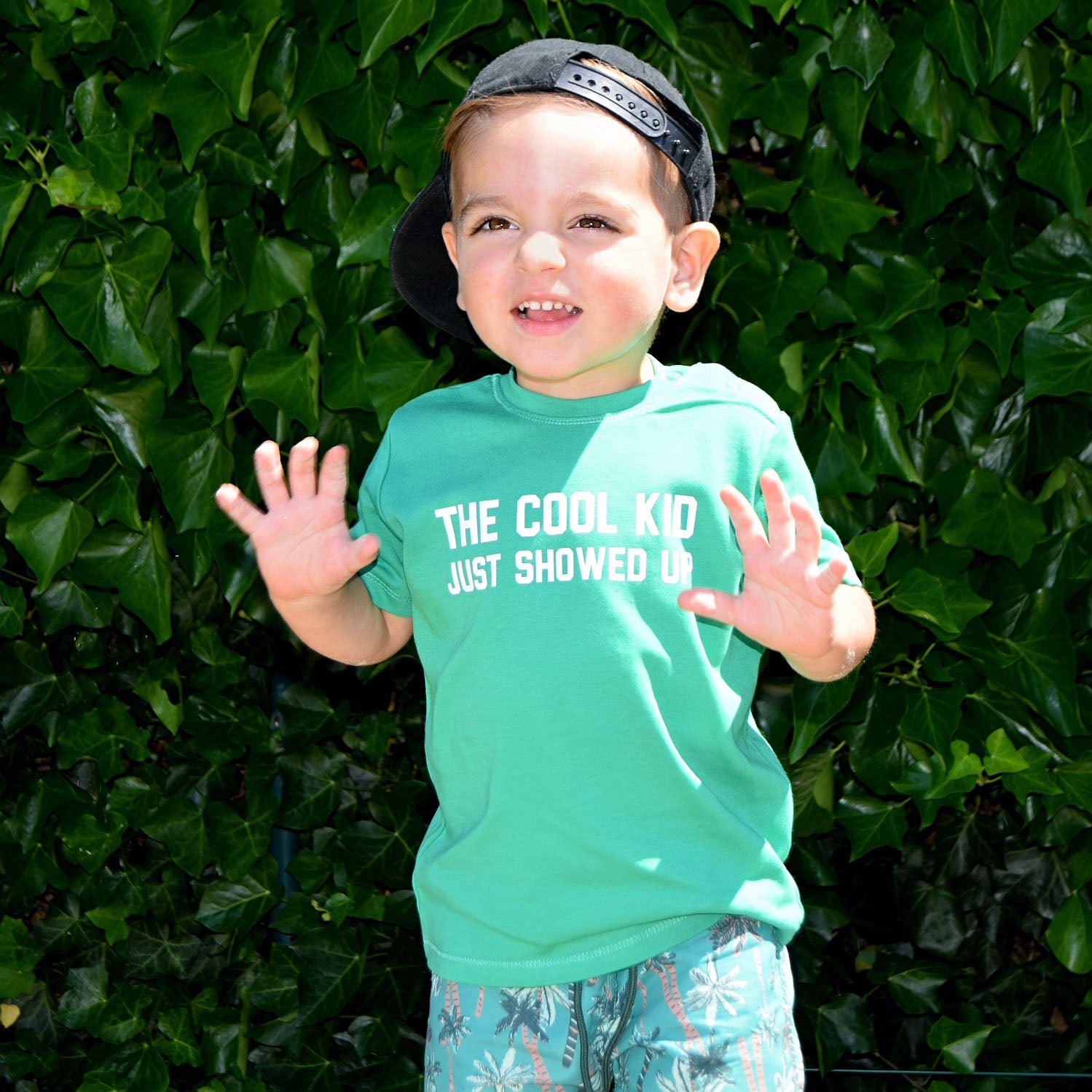 'The cool kid just showed up' baby shirt met korte mouwen