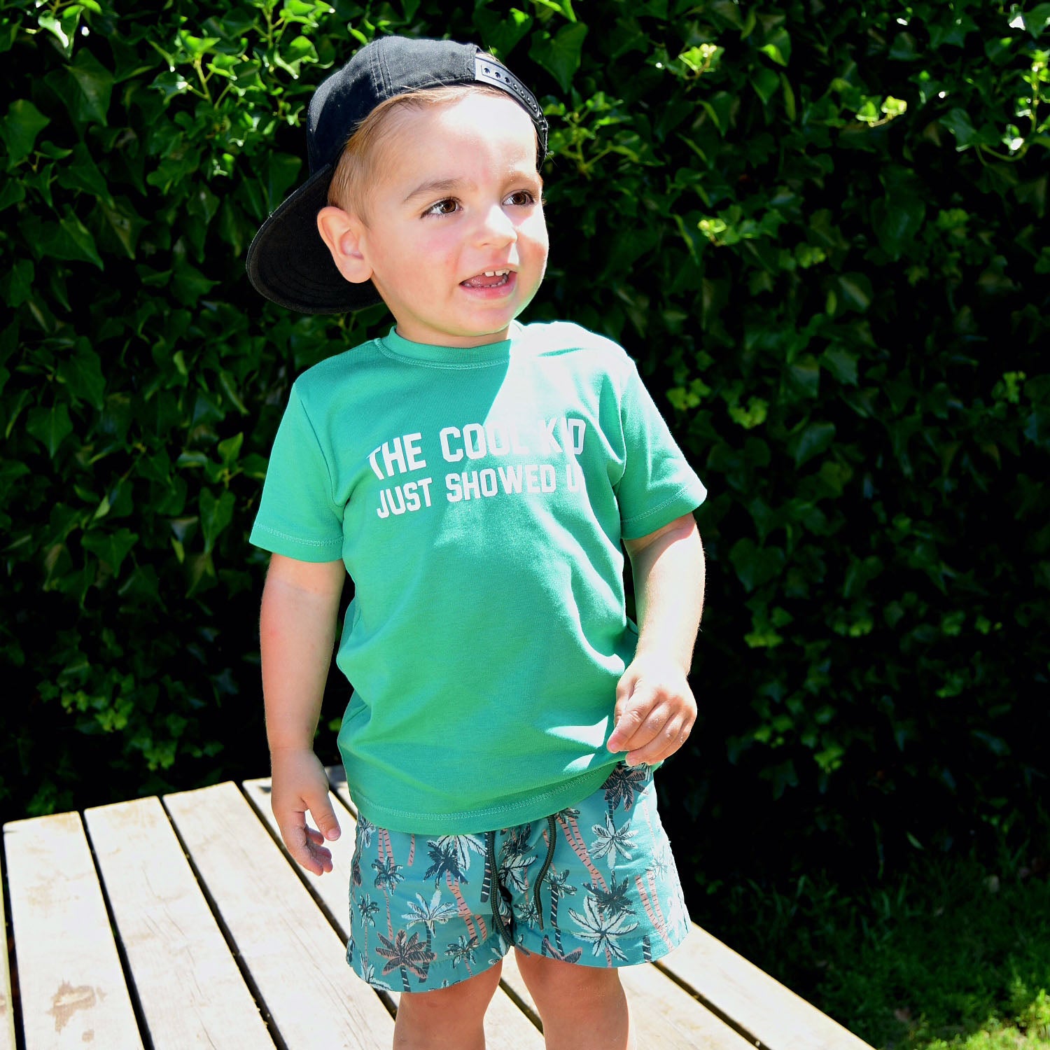 'The cool kid just showed up' baby shirt met korte mouwen