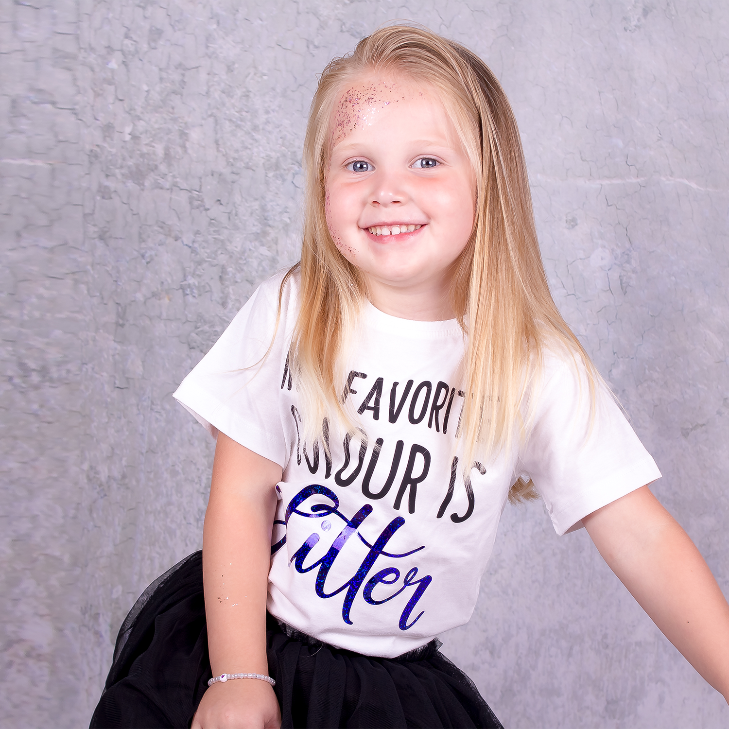 'My favorite colour is glitter' kind shirt met korte mouwen