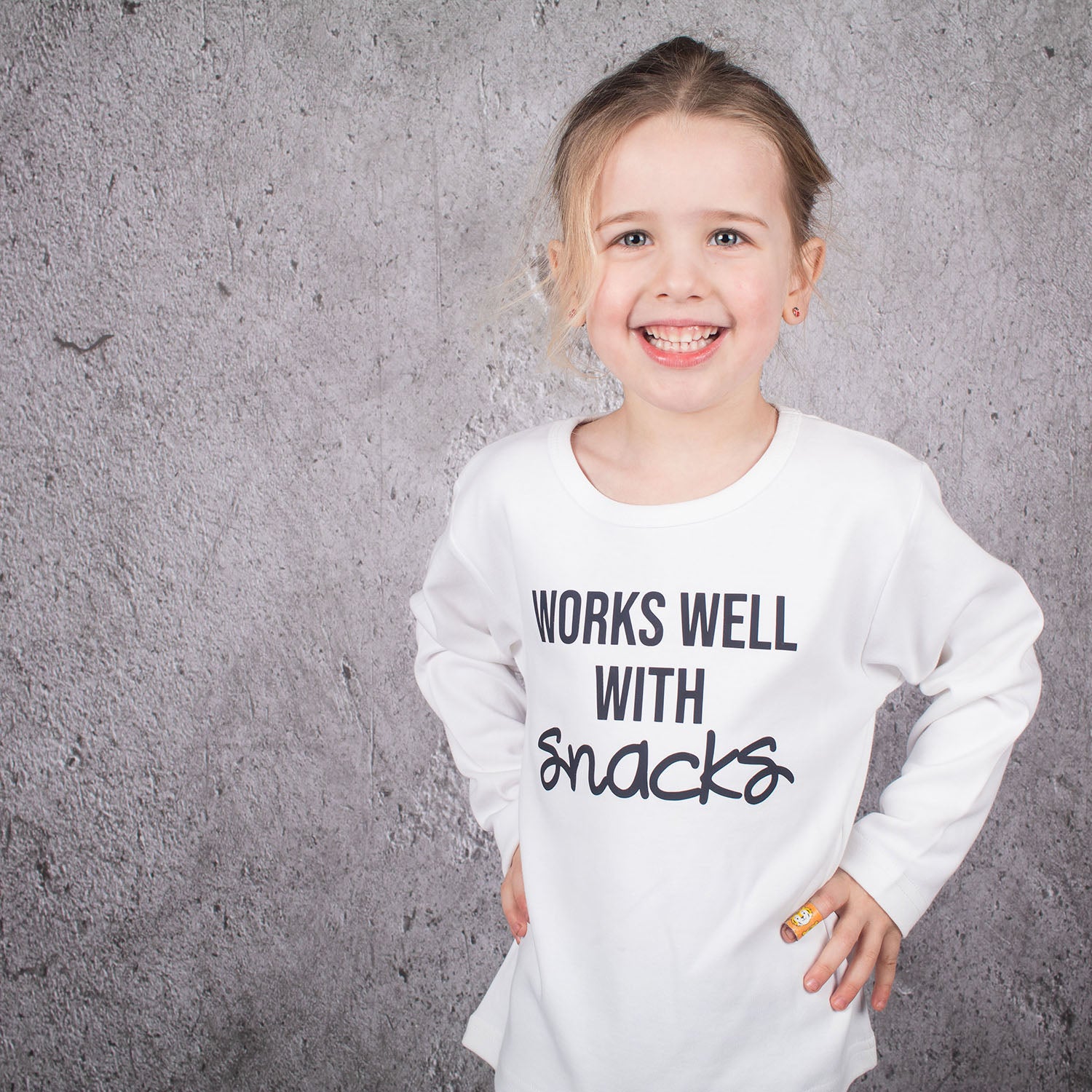 'Works well with snacks' kind shirt met lange mouwen