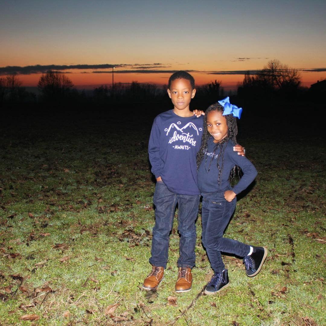 'Adventure awaits' kind shirt met lange mouwen