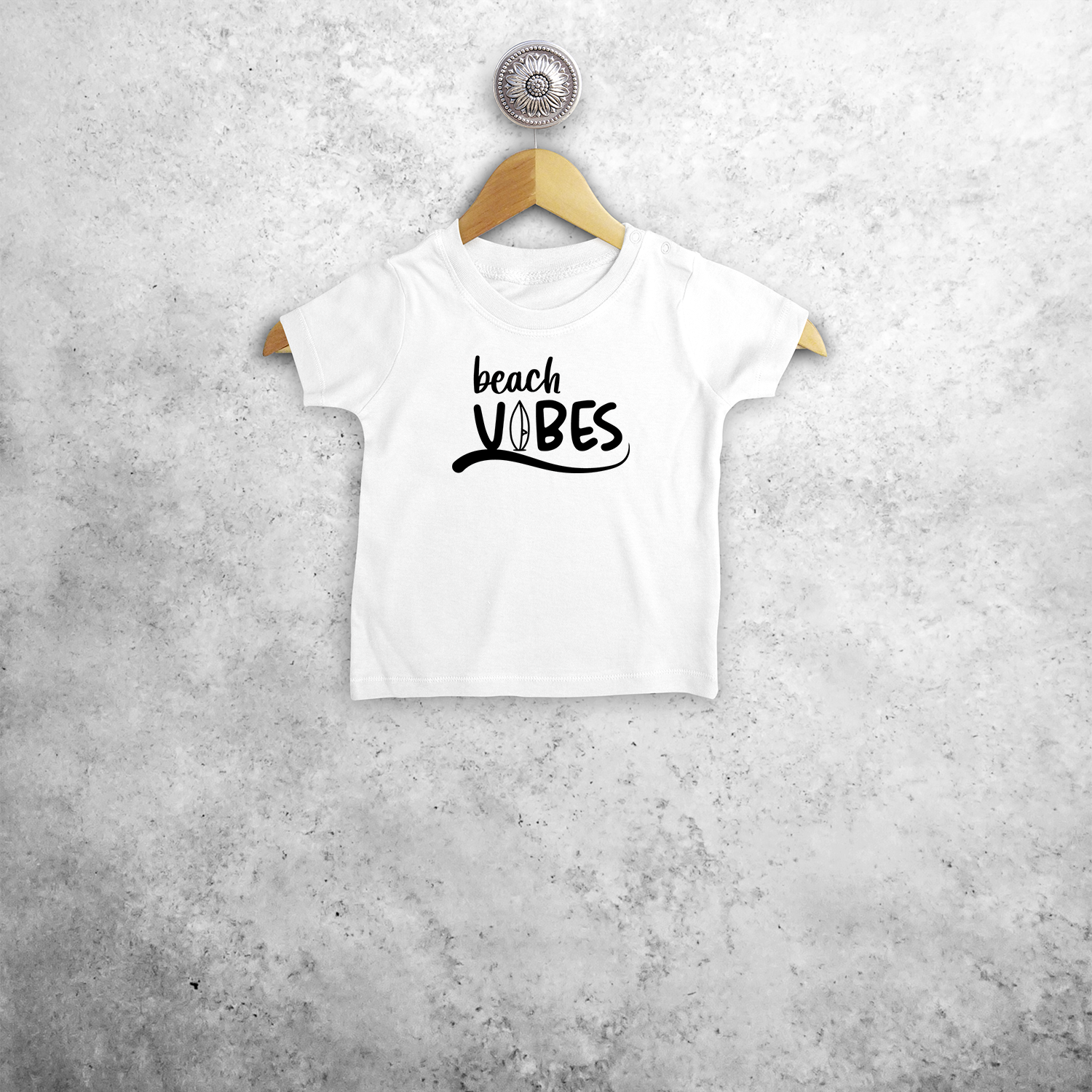 Beach vibes' baby shirt met korte mouwen