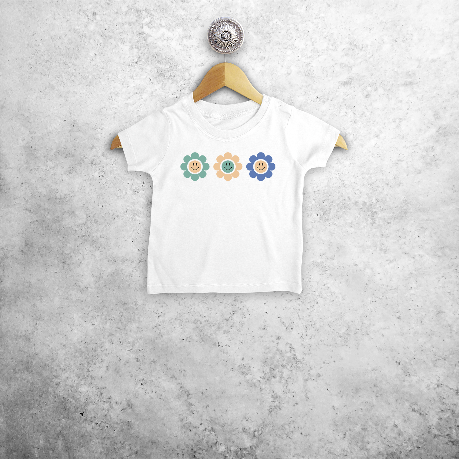 Smiley bloemen baby shirt met korte mouwen