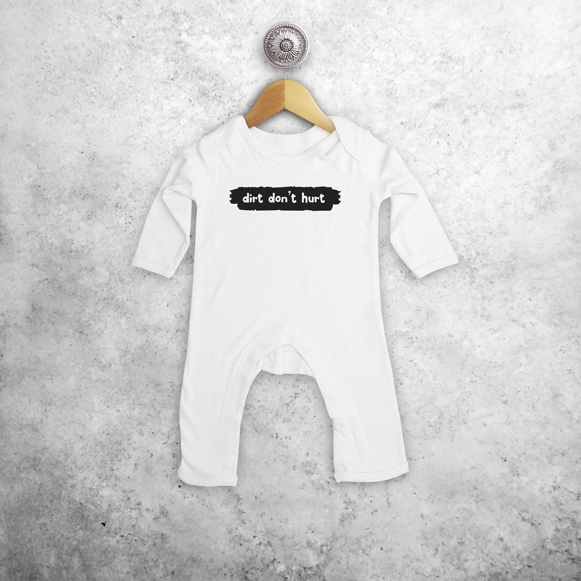 'Dirt don't hurt' baby romper met lange mouwen