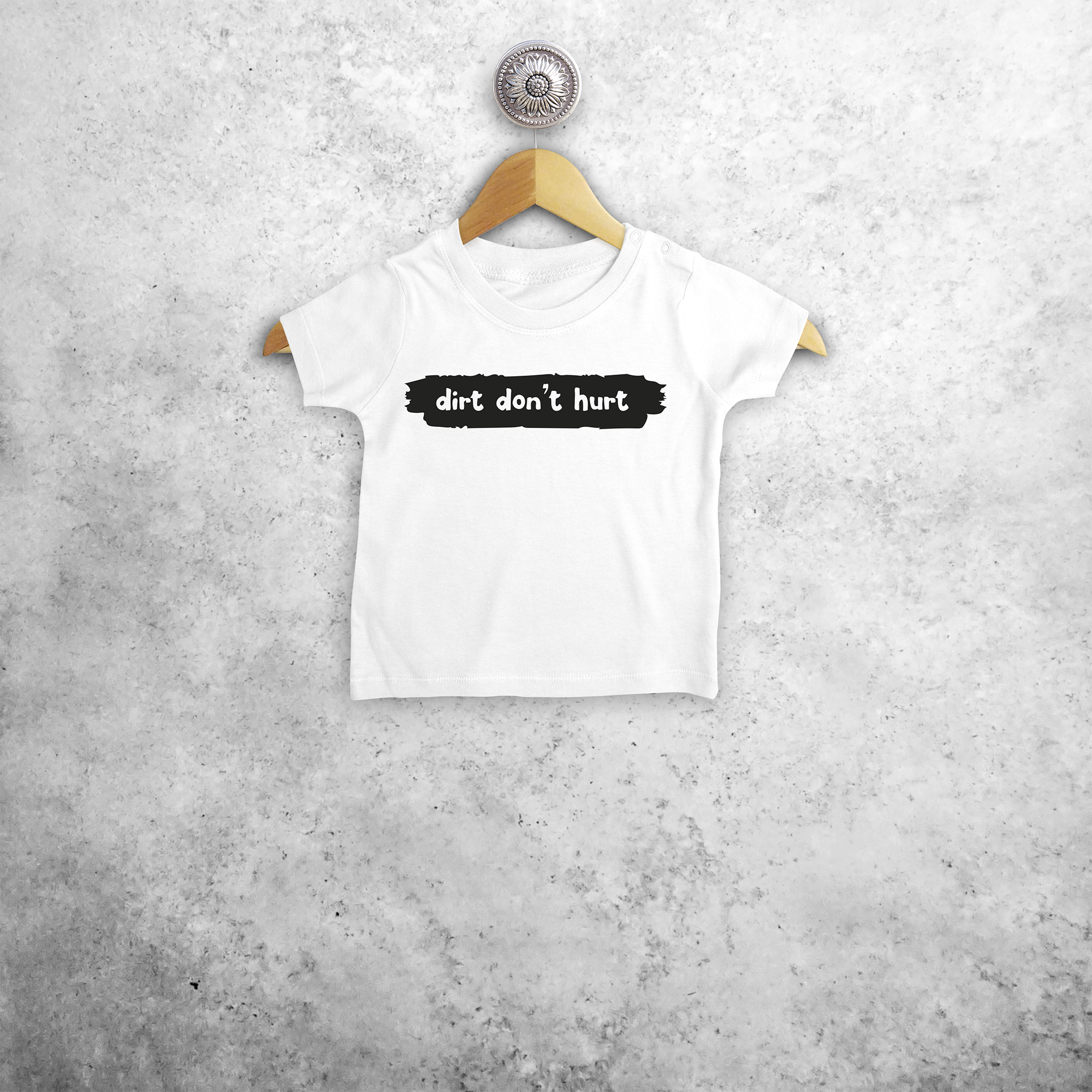 'Dirt don't hurt' baby shortsleeve shirt