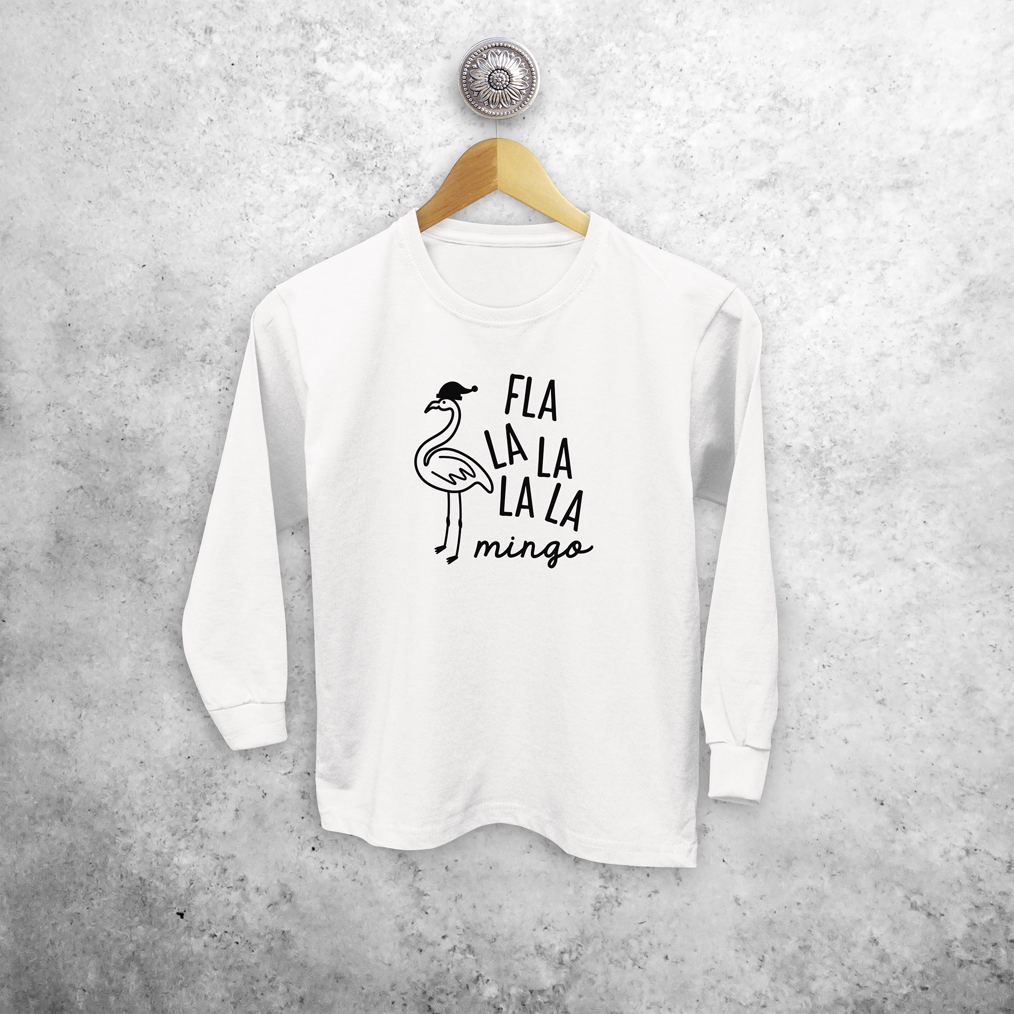 Kids shirt with long sleeves, with ‘Fla la la la la mingo’ print by KMLeon.