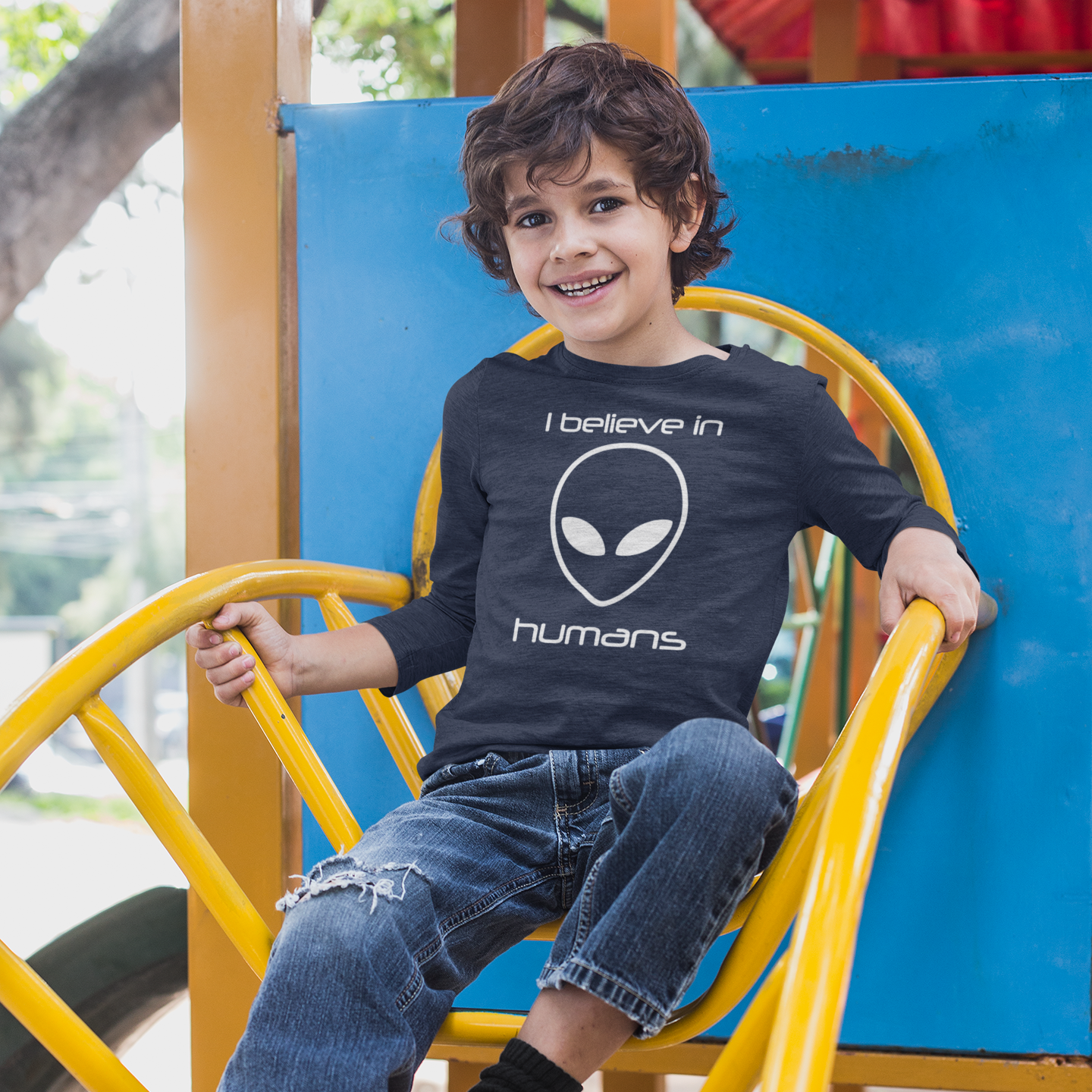 'I believe in humans' kind shirt met lange mouwen