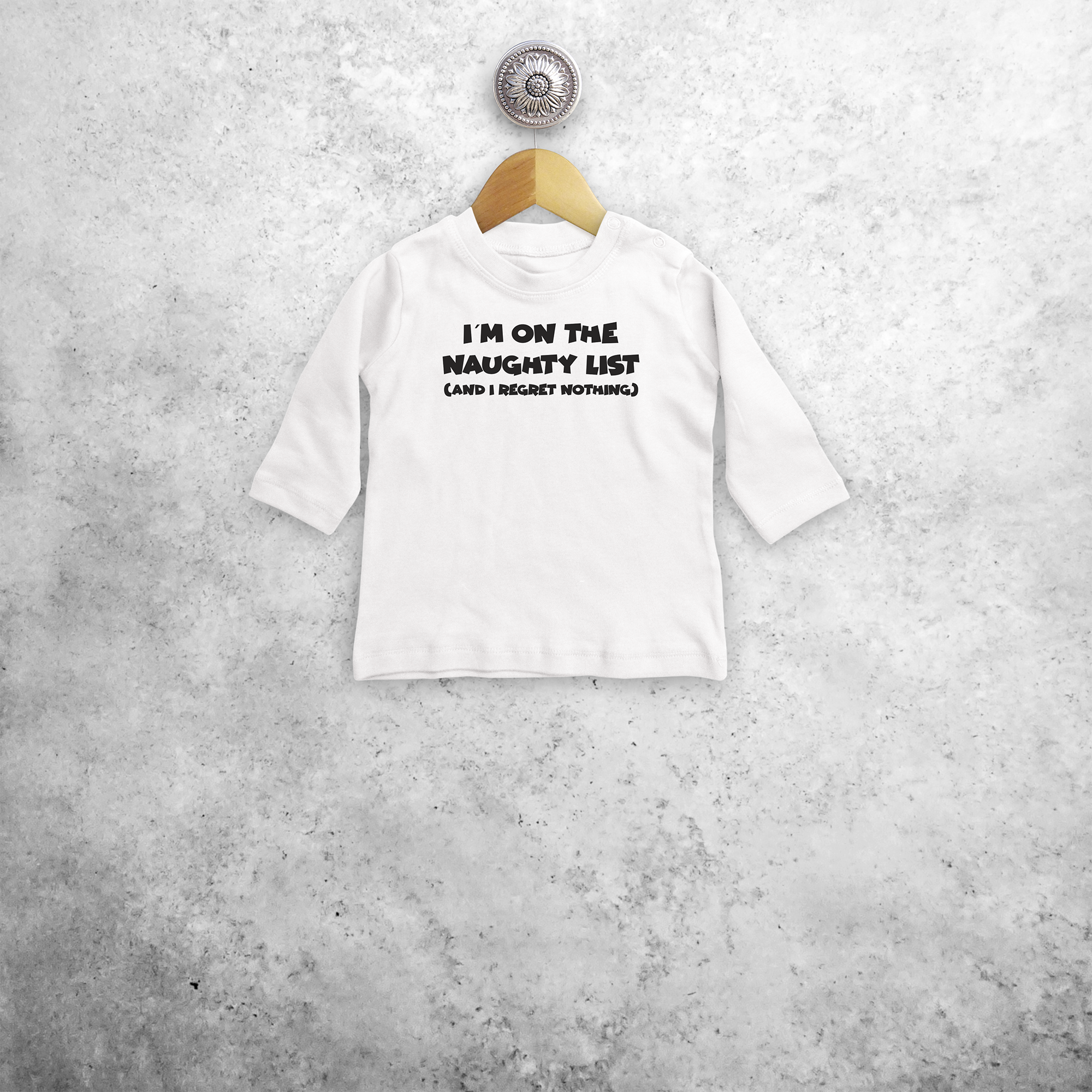 'I'm on the naughty list' baby shirt met lange mouwen