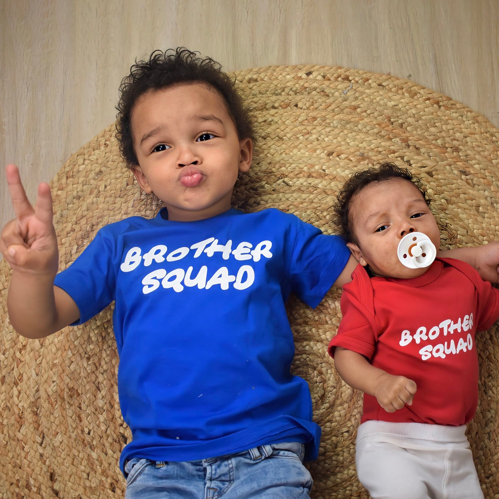 'Brother squad' kind shirt met korte mouwen