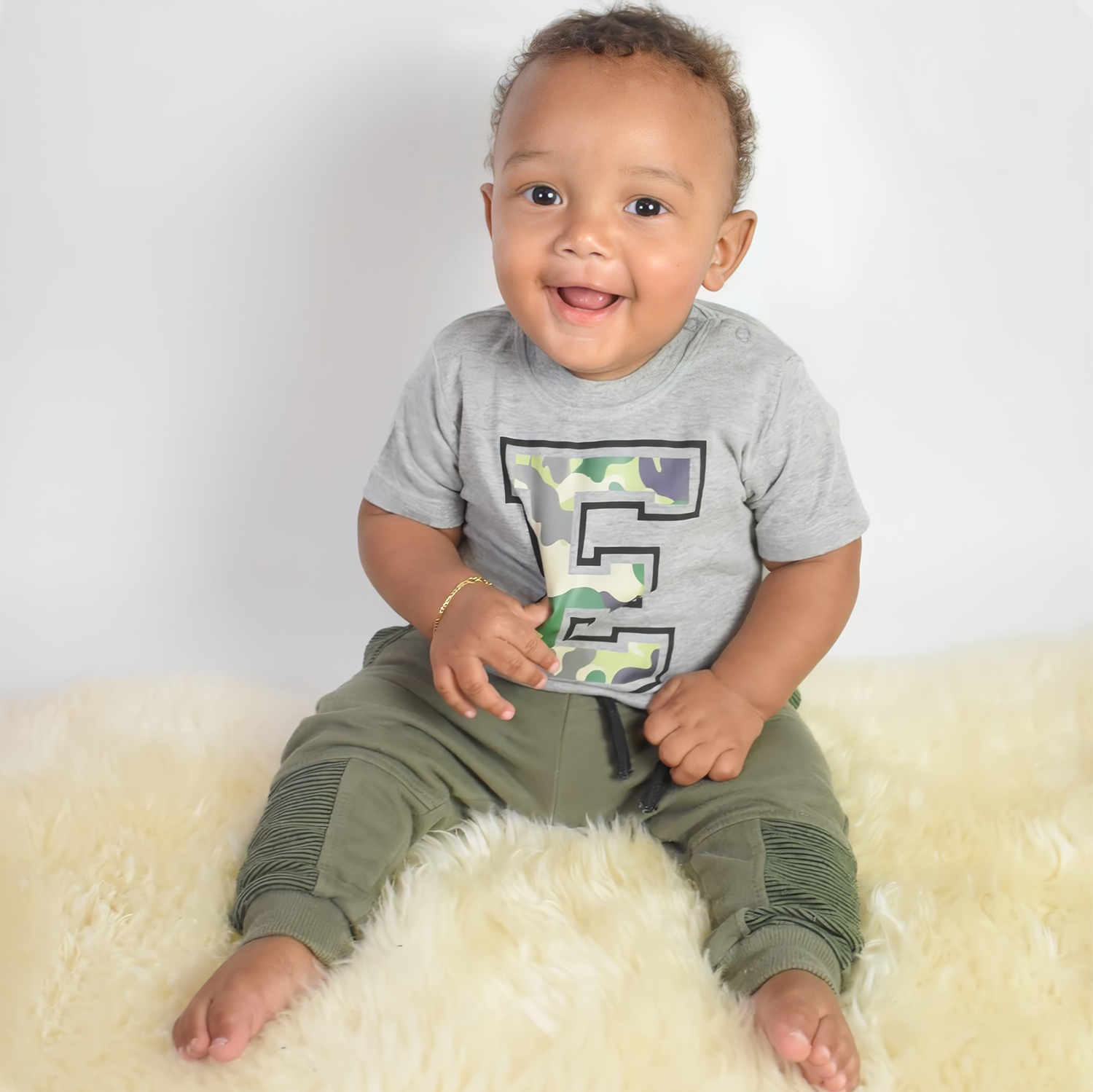 Camouflage letter baby shirt met korte mouwen