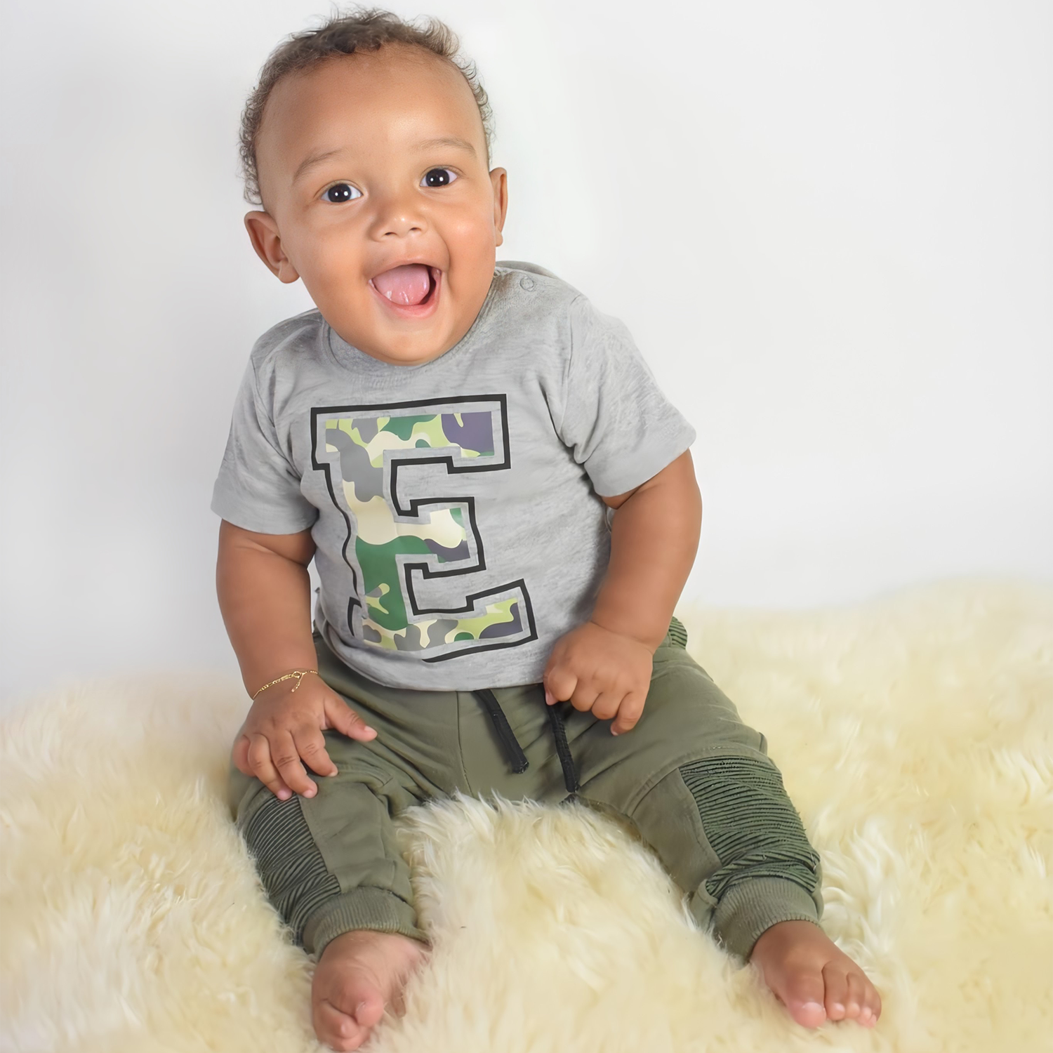 Camouflage letter baby shirt met korte mouwen
