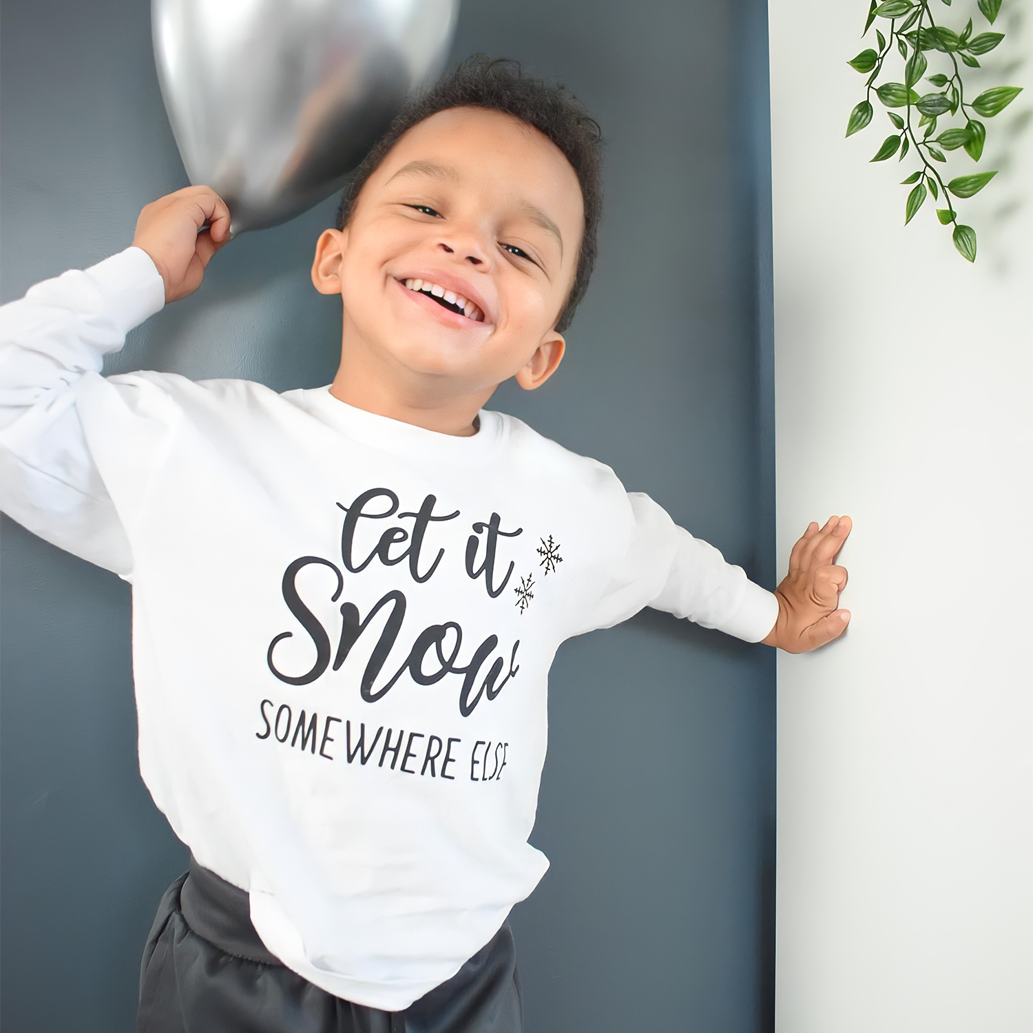 'Let it snow - somewhere else' kind shirt met lange mouwen