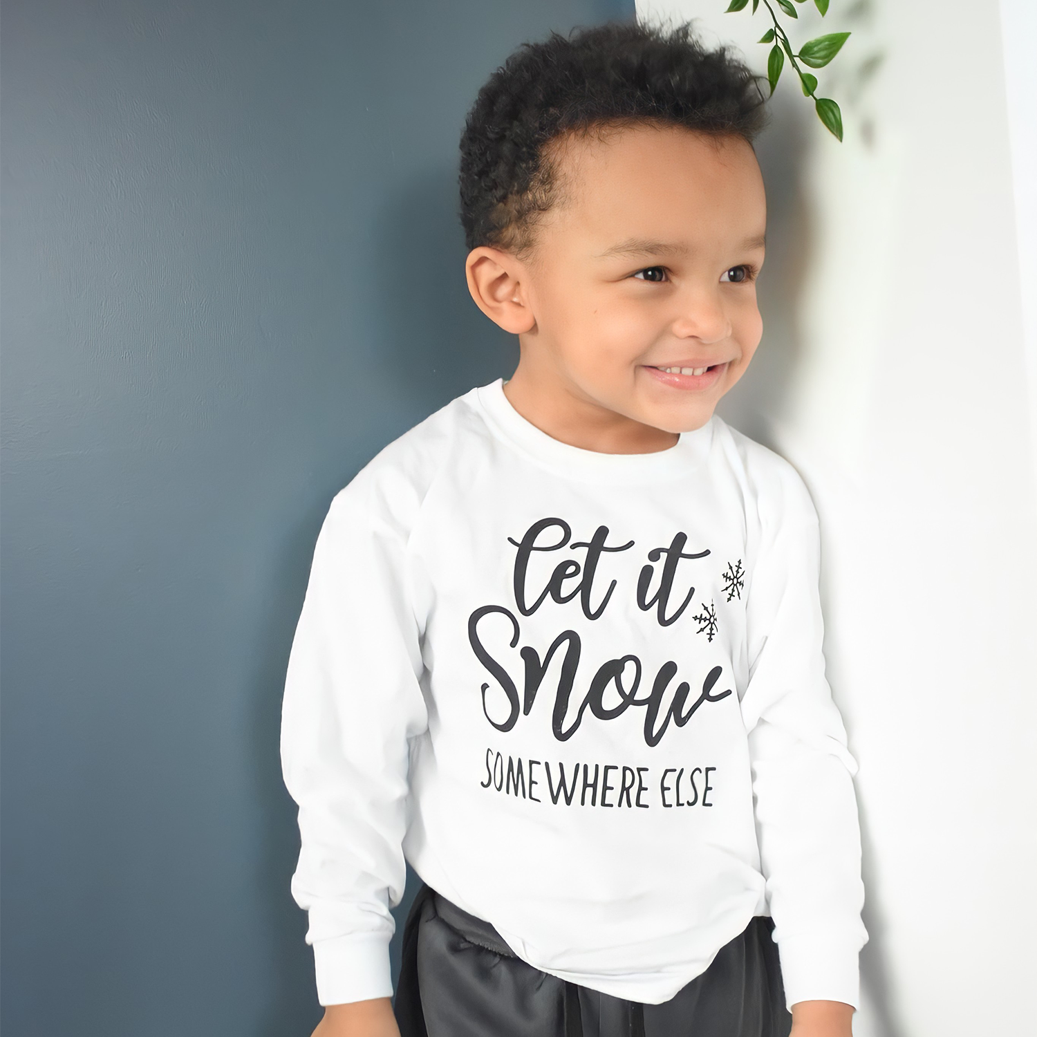 'Let it snow - somewhere else' kind shirt met lange mouwen