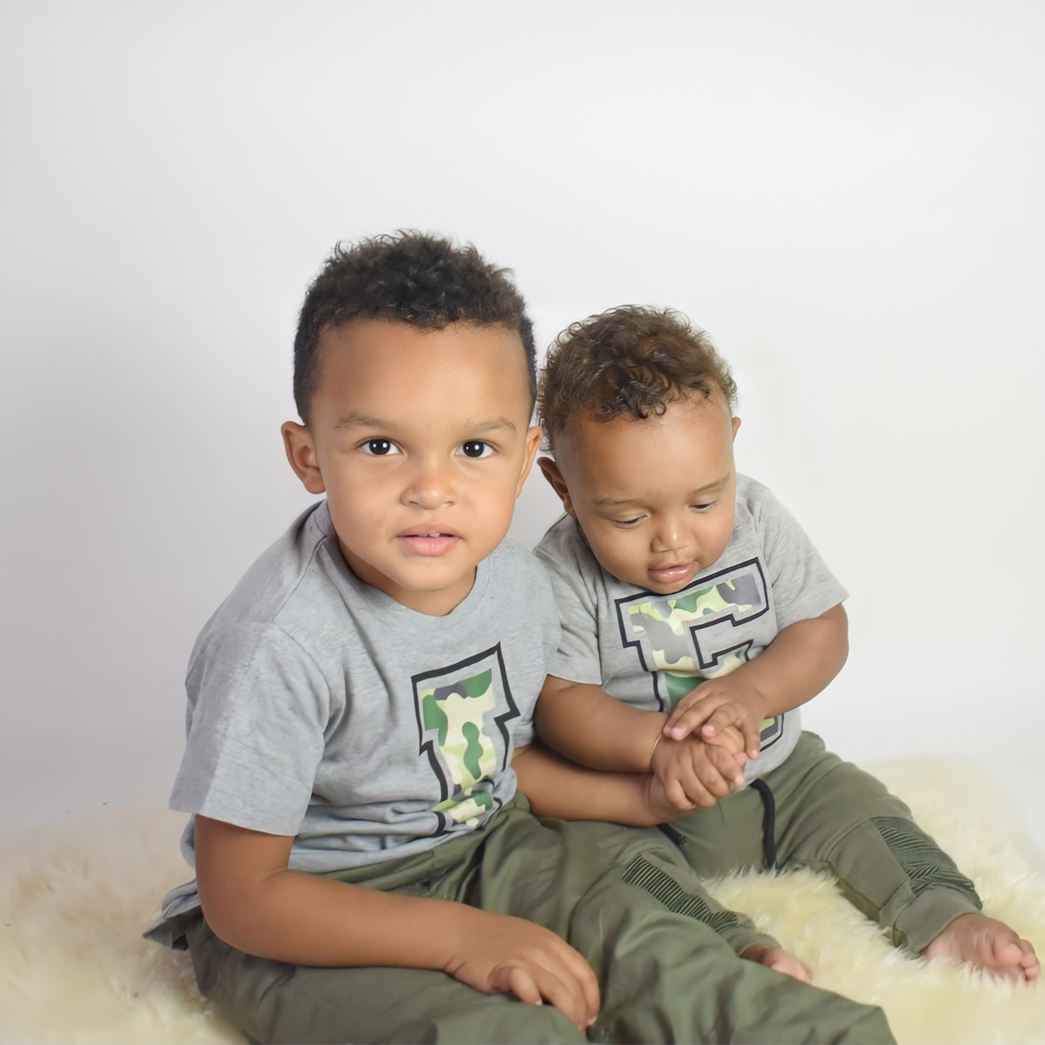 Camouflage letter baby shirt met korte mouwen