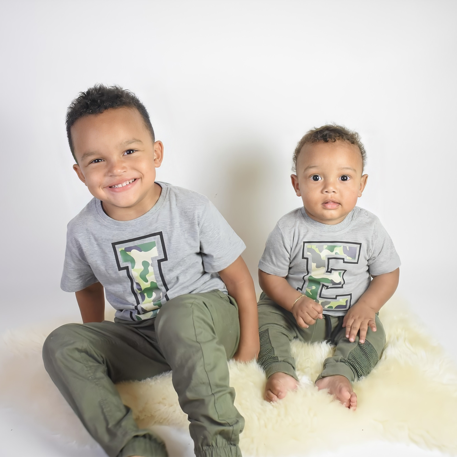 Camouflage letter baby shirt met korte mouwen