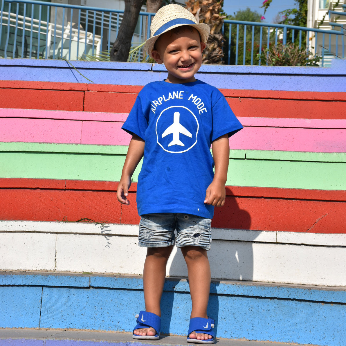 'Airplane mode' kind shirt met kort mouwen