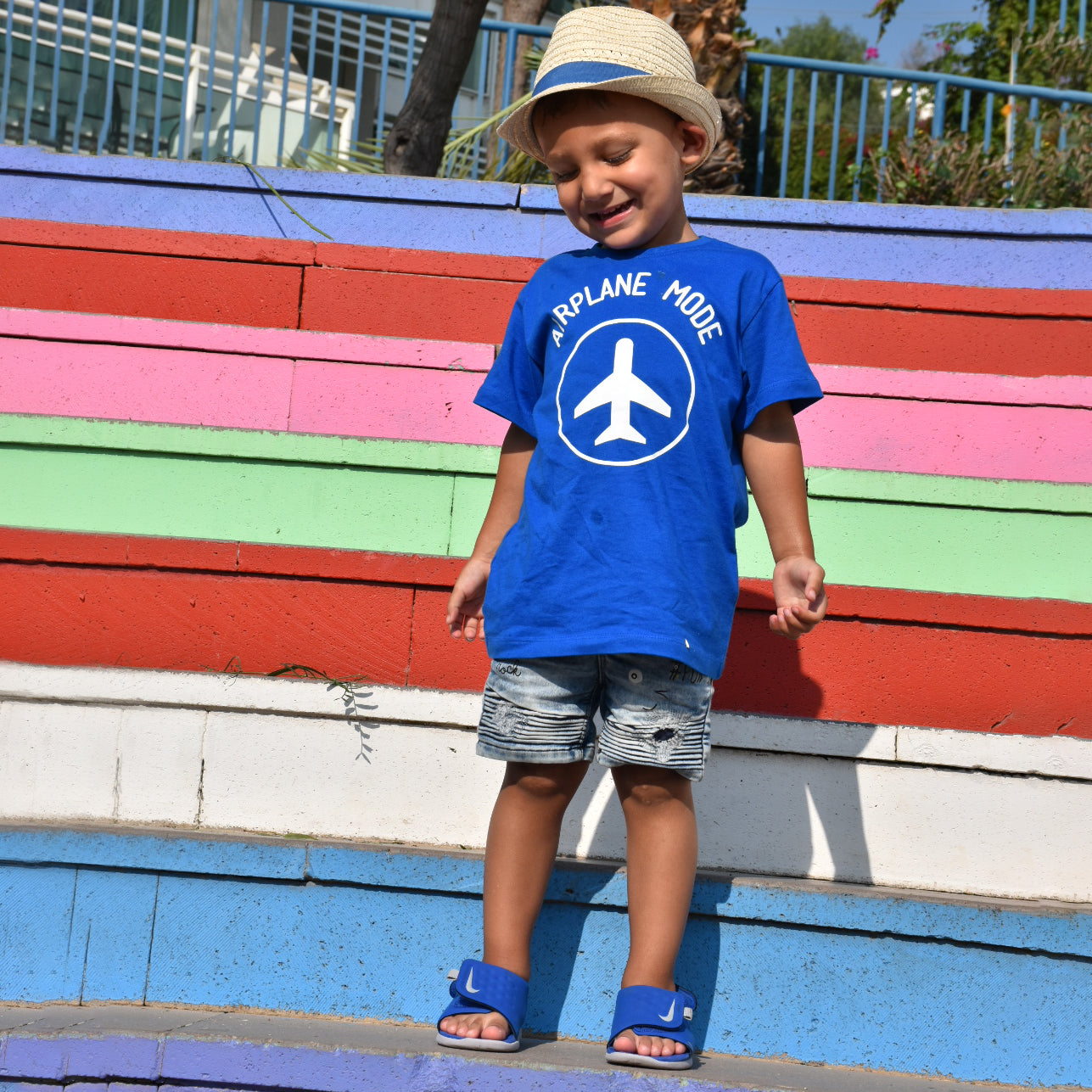 'Airplane mode' kind shirt met kort mouwen