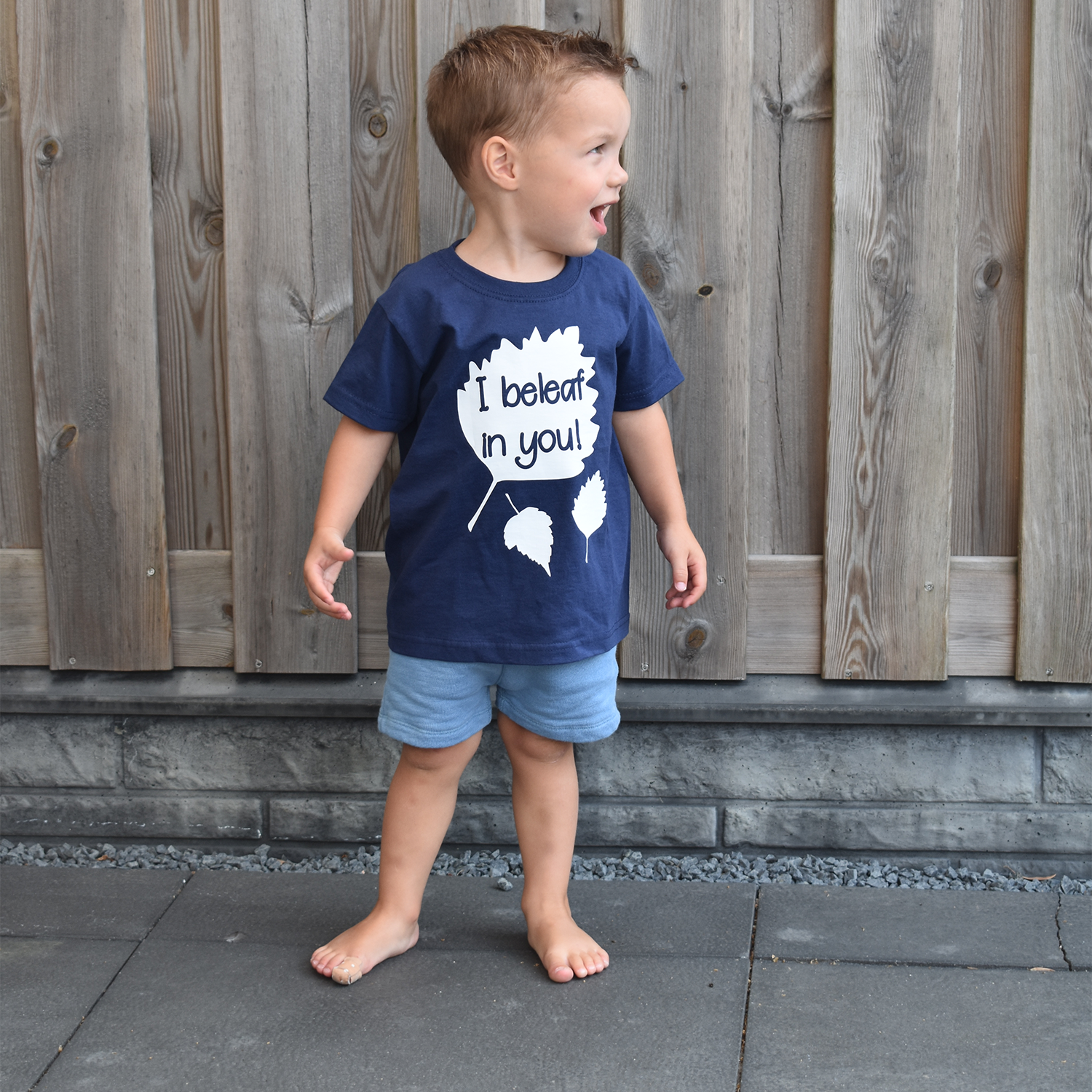'I beleaf in you!' kind shirt met korte mouwen