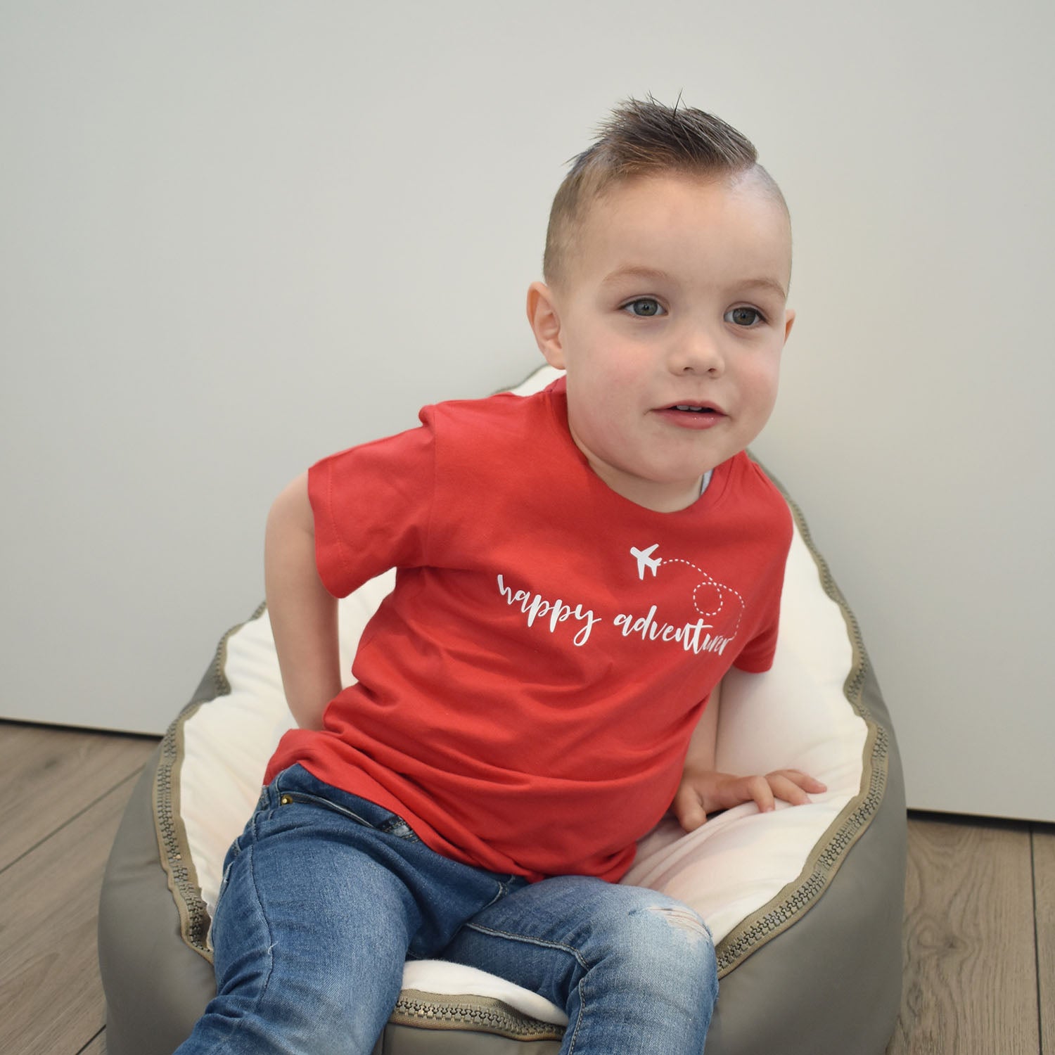 'Happy adventurer' kind shirt met korte mouwen