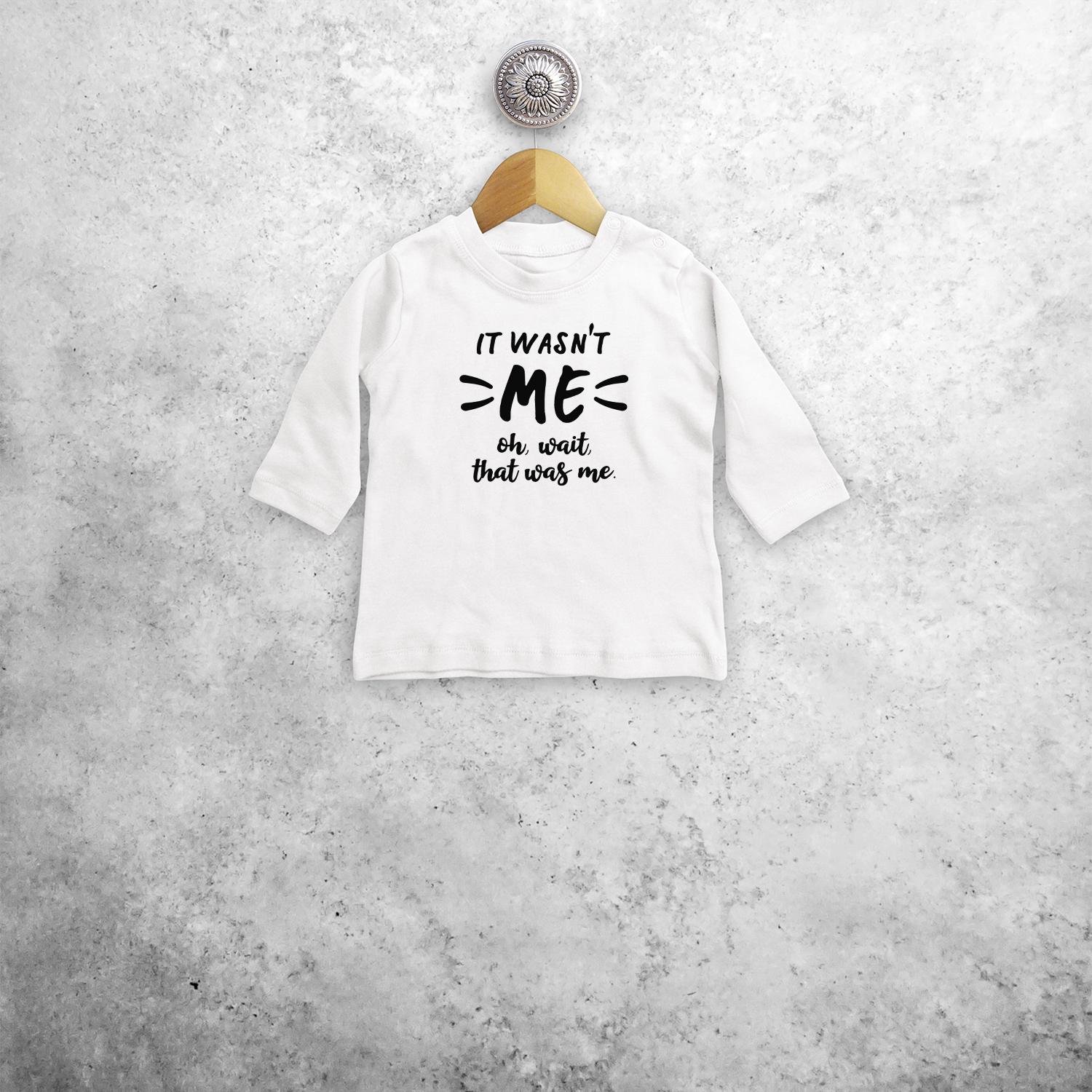 'It wasn't me - Oh, wait, that was me.' baby shirt met lange mouwen