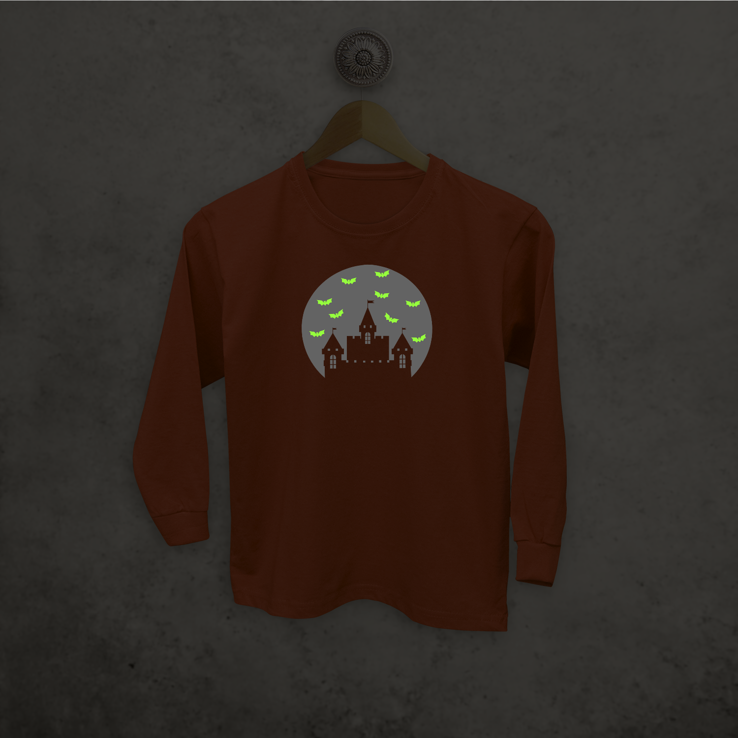 Kasteel en vleermuizen glow in the dark kind shirt met lange mouwen