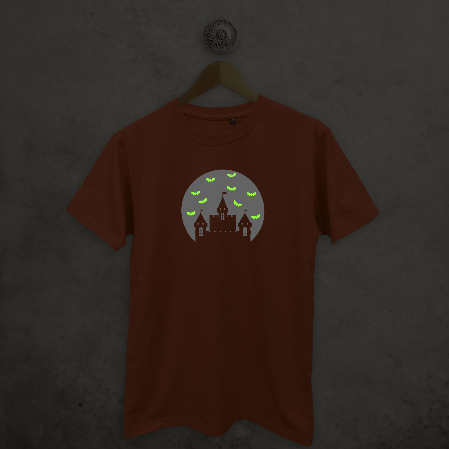 Kasteel en vleermuizen glow in the dark volwassene shirt